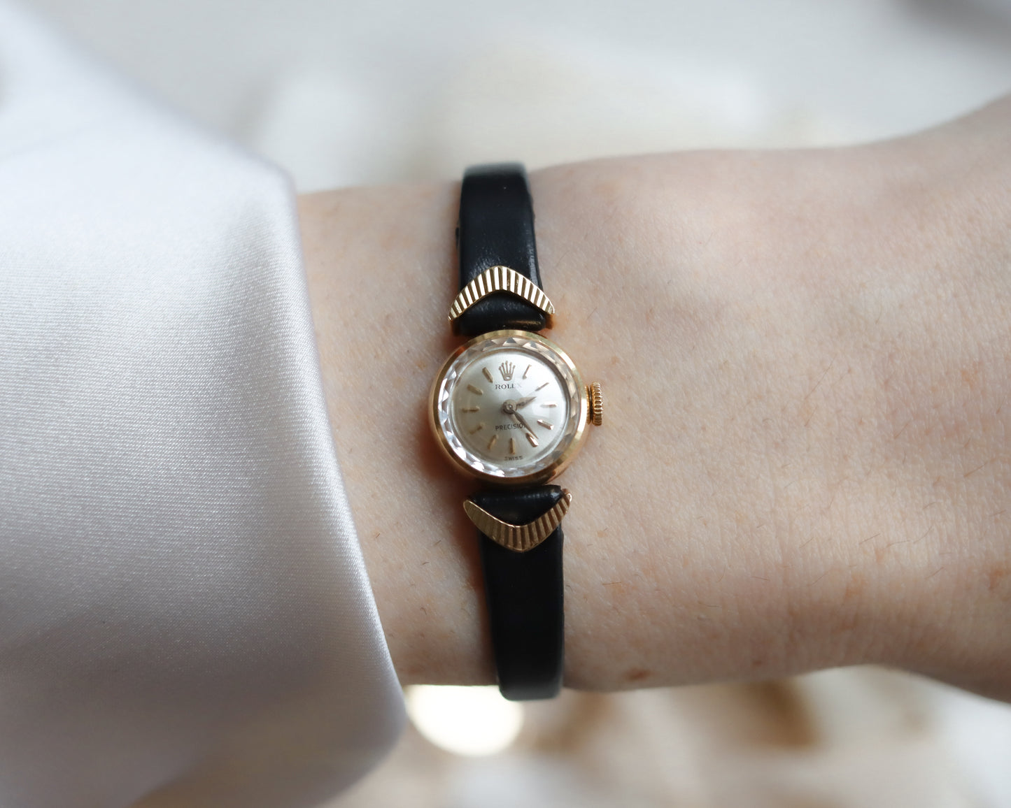 18ct gold Rolex deco style ladies watch - 1964