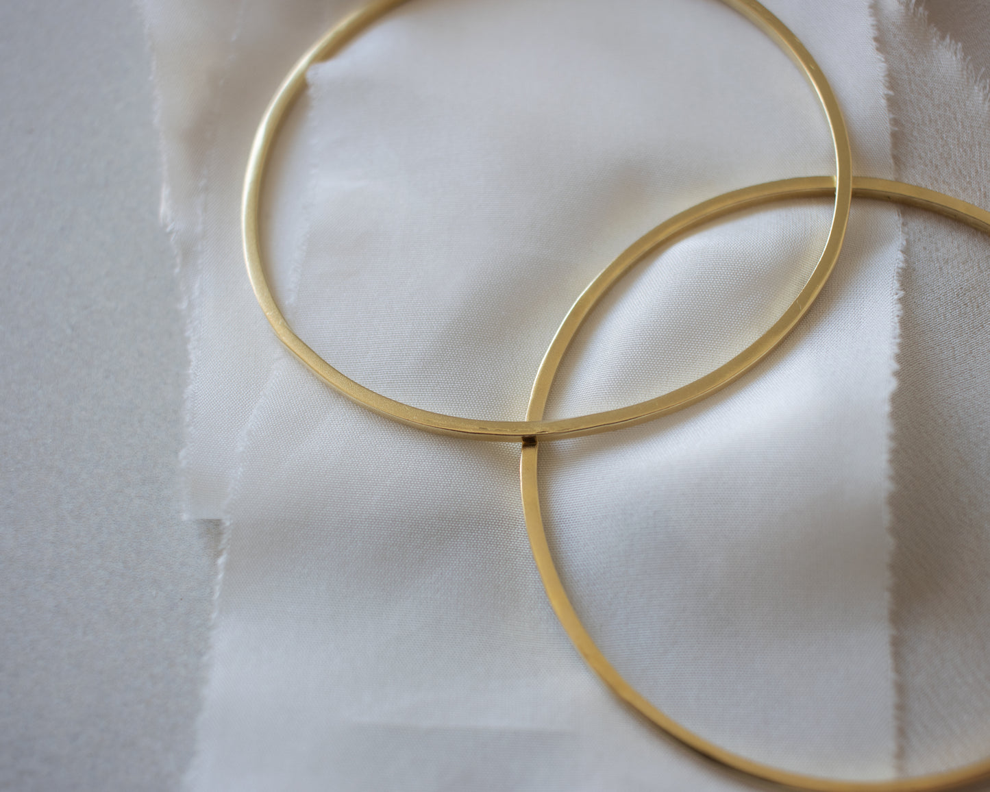 Vintage Solid 18ct Yellow Gold Bangle - Single Bangle