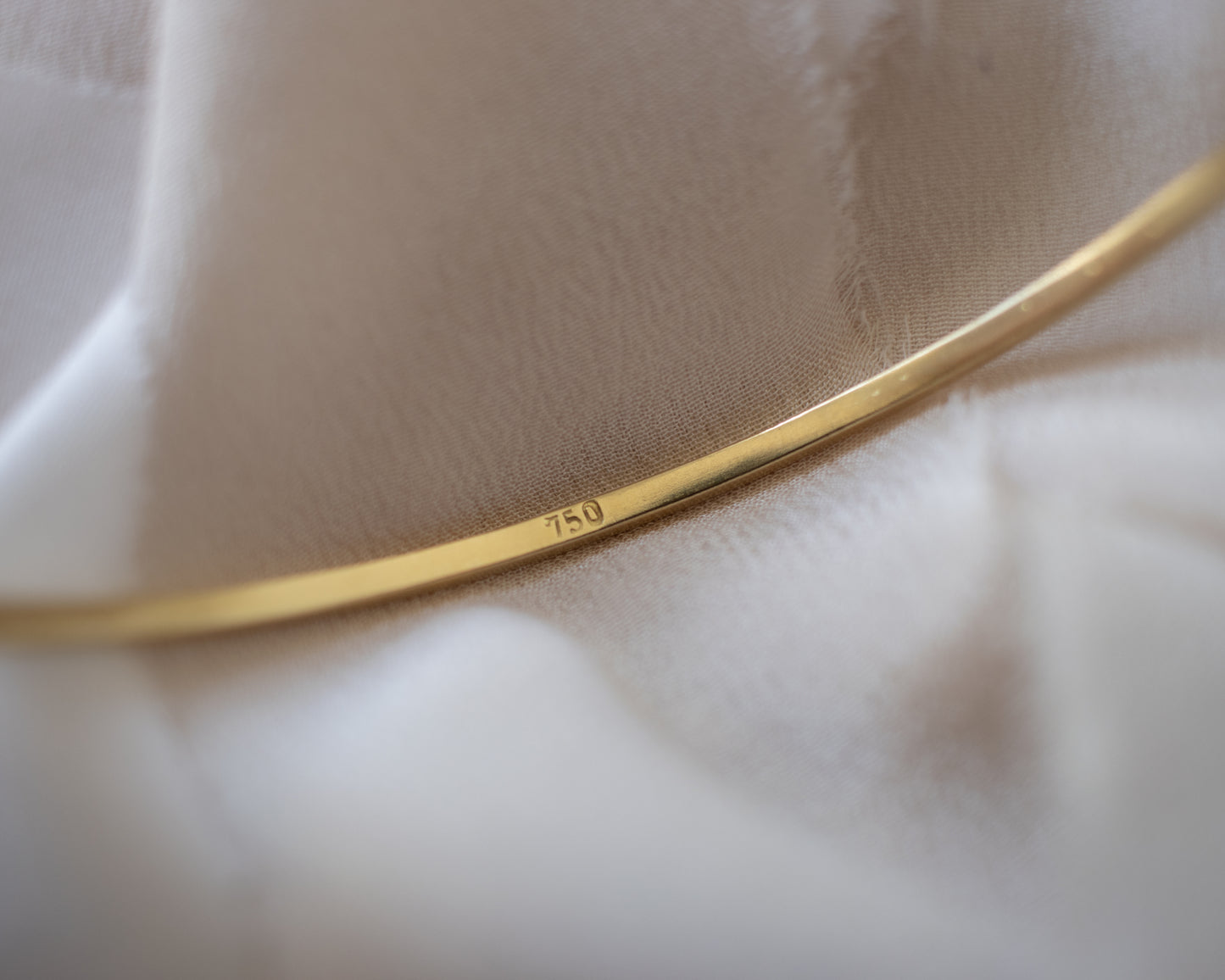 Vintage Solid 18ct Yellow Gold Bangle - Single Bangle