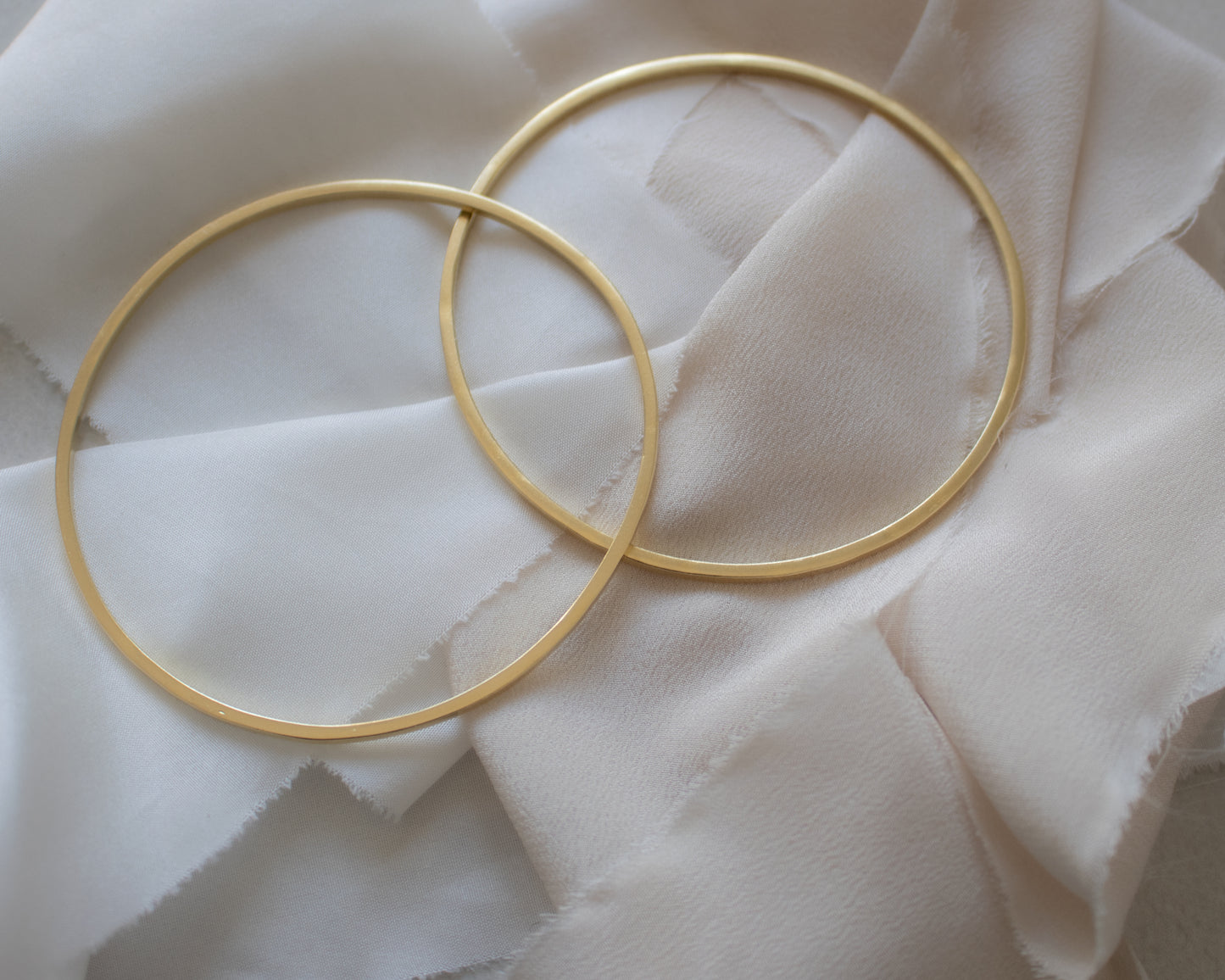 Vintage Solid 18ct Yellow Gold Bangle - Single Bangle