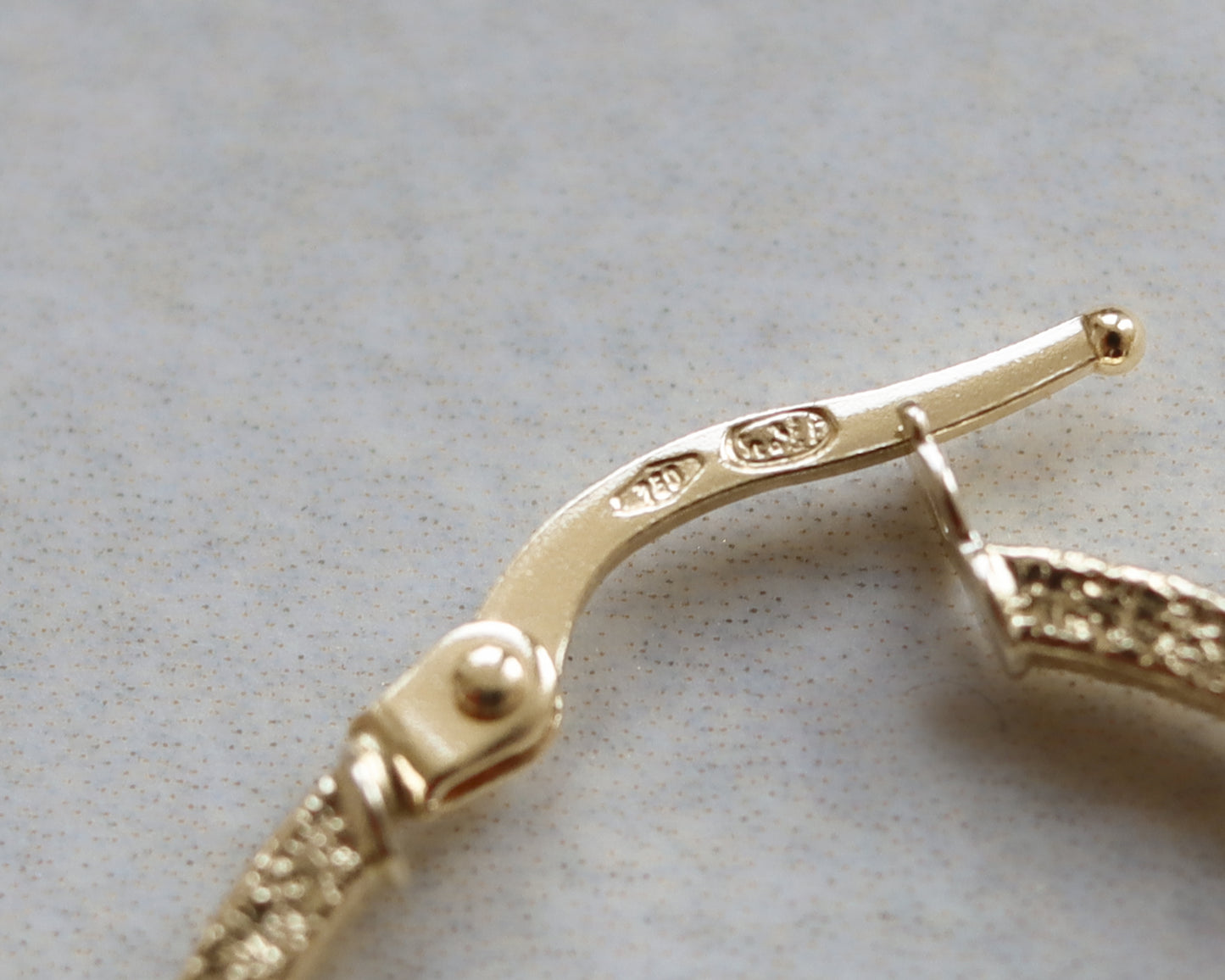 18ct Gold textured hoop earrings