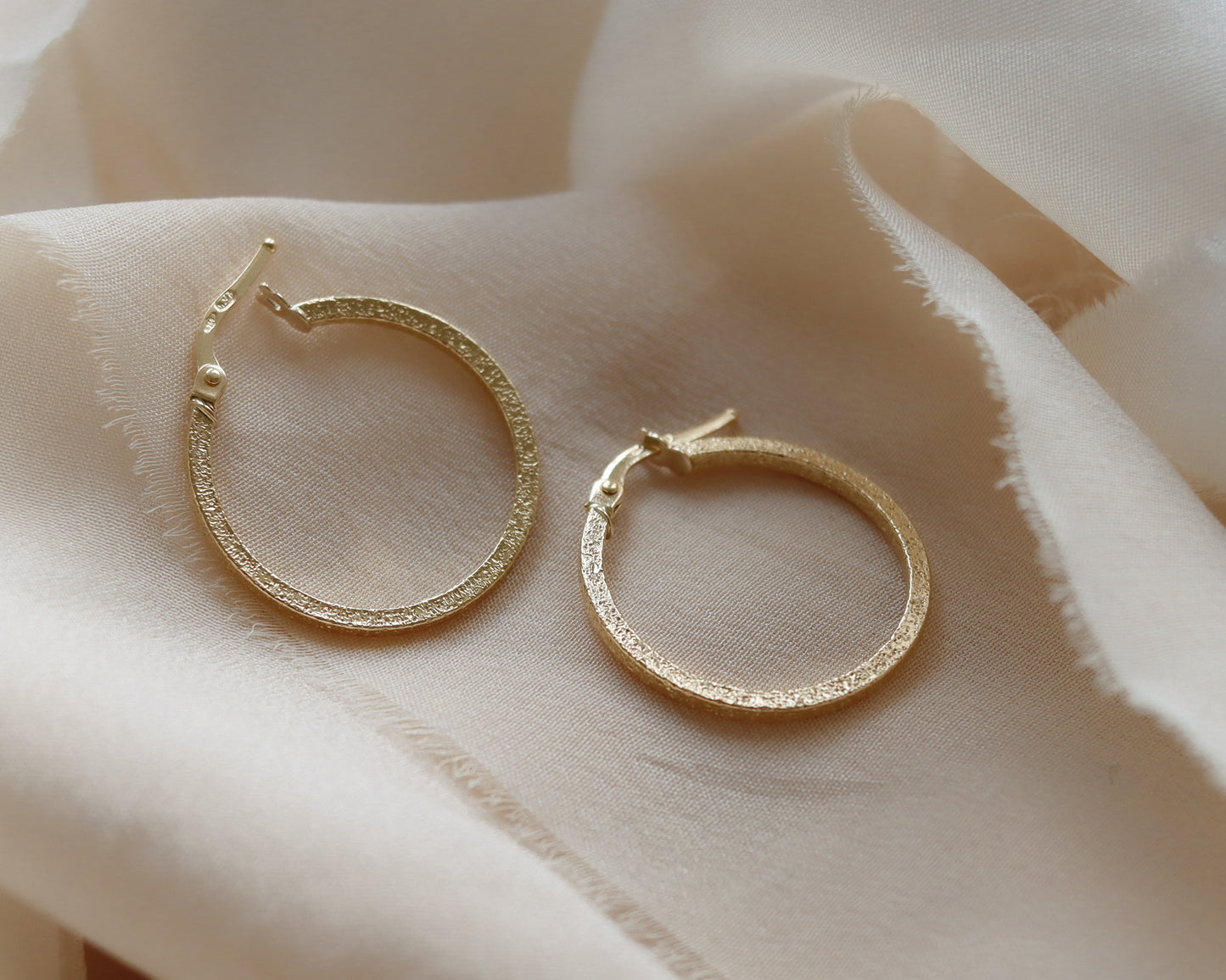 18ct Gold textured hoop earrings