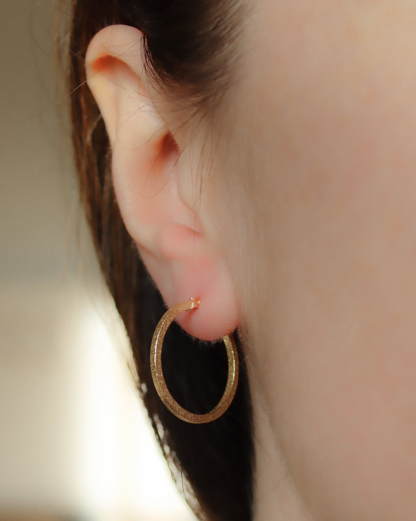 18ct Gold textured hoop earrings