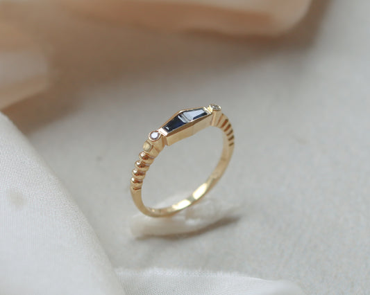 Statement 18ct gold trapeze sapphire and diamond ring UK K