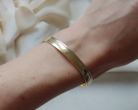 18ct Bi-Colour Gold Hinged Bangle – London Hallmarked