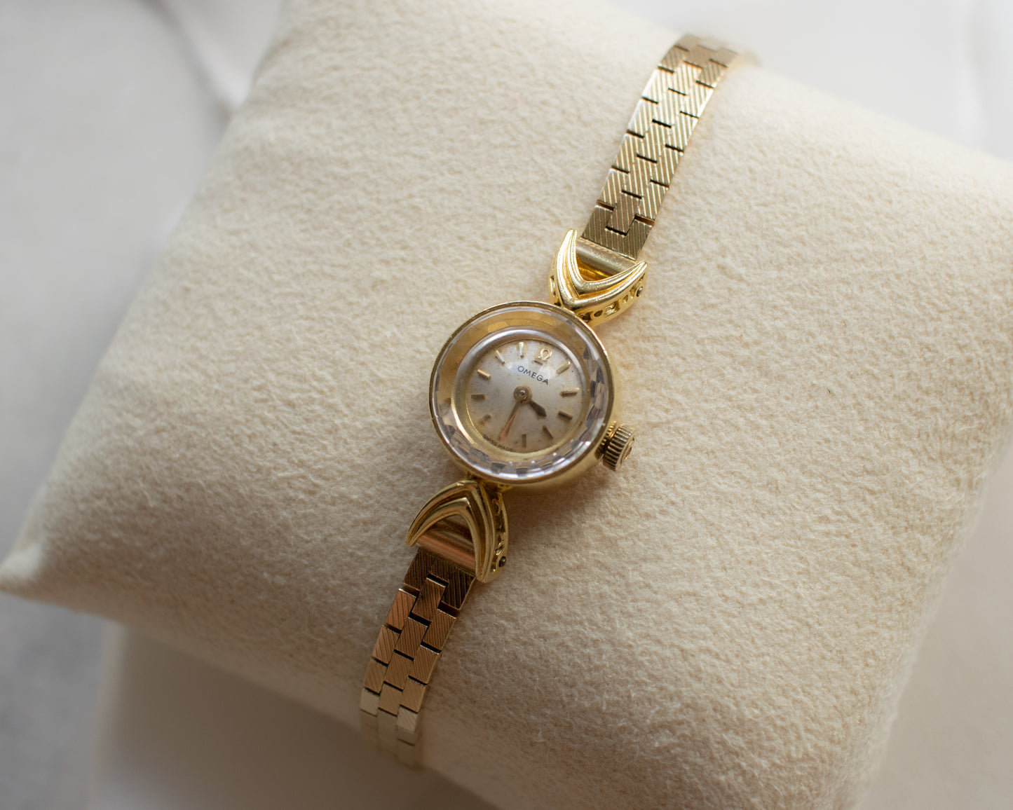 Vintage Omega Ladies 18ct Gold Watch – Circa 1960