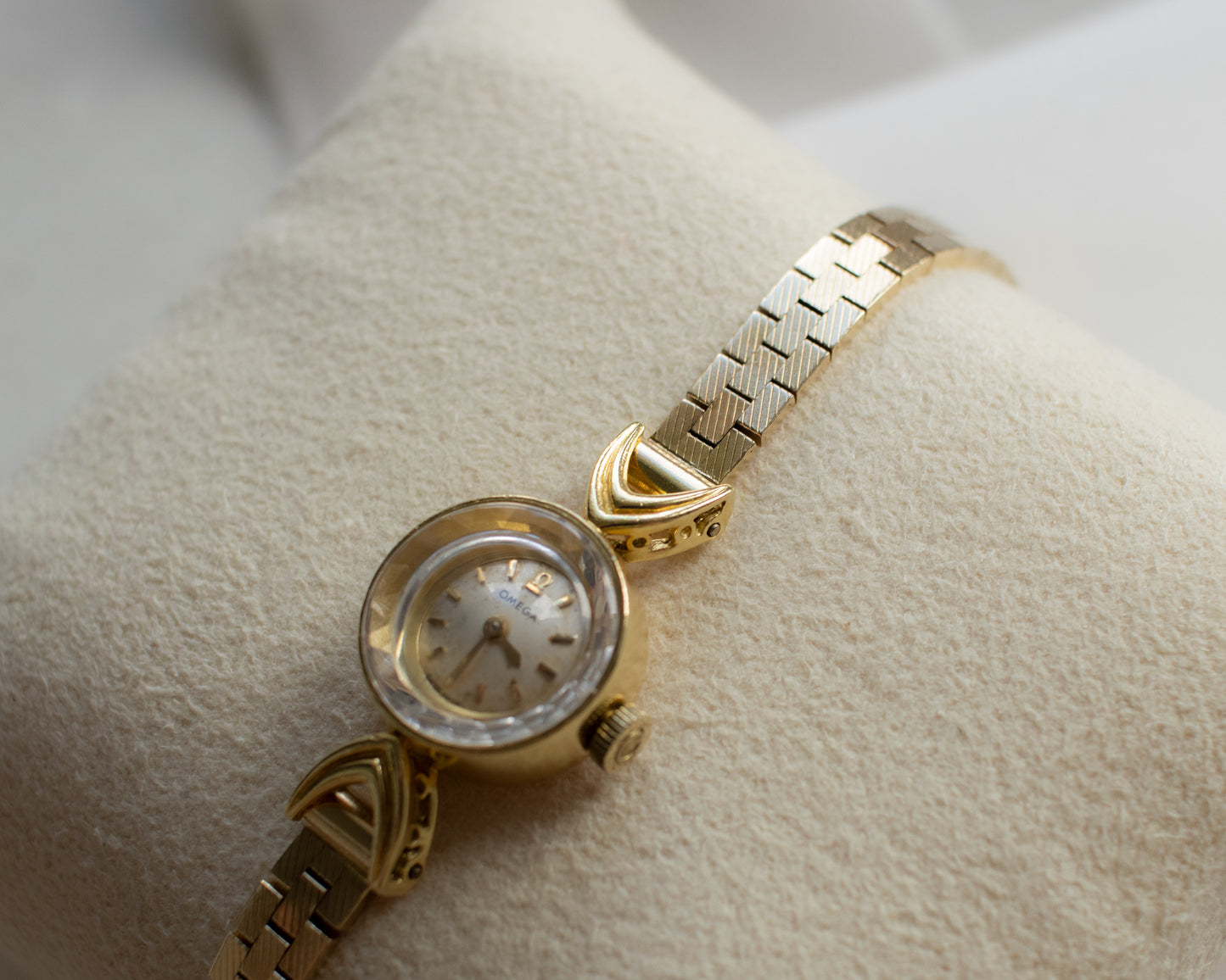 Vintage Omega Ladies 18ct Gold Watch – Circa 1960