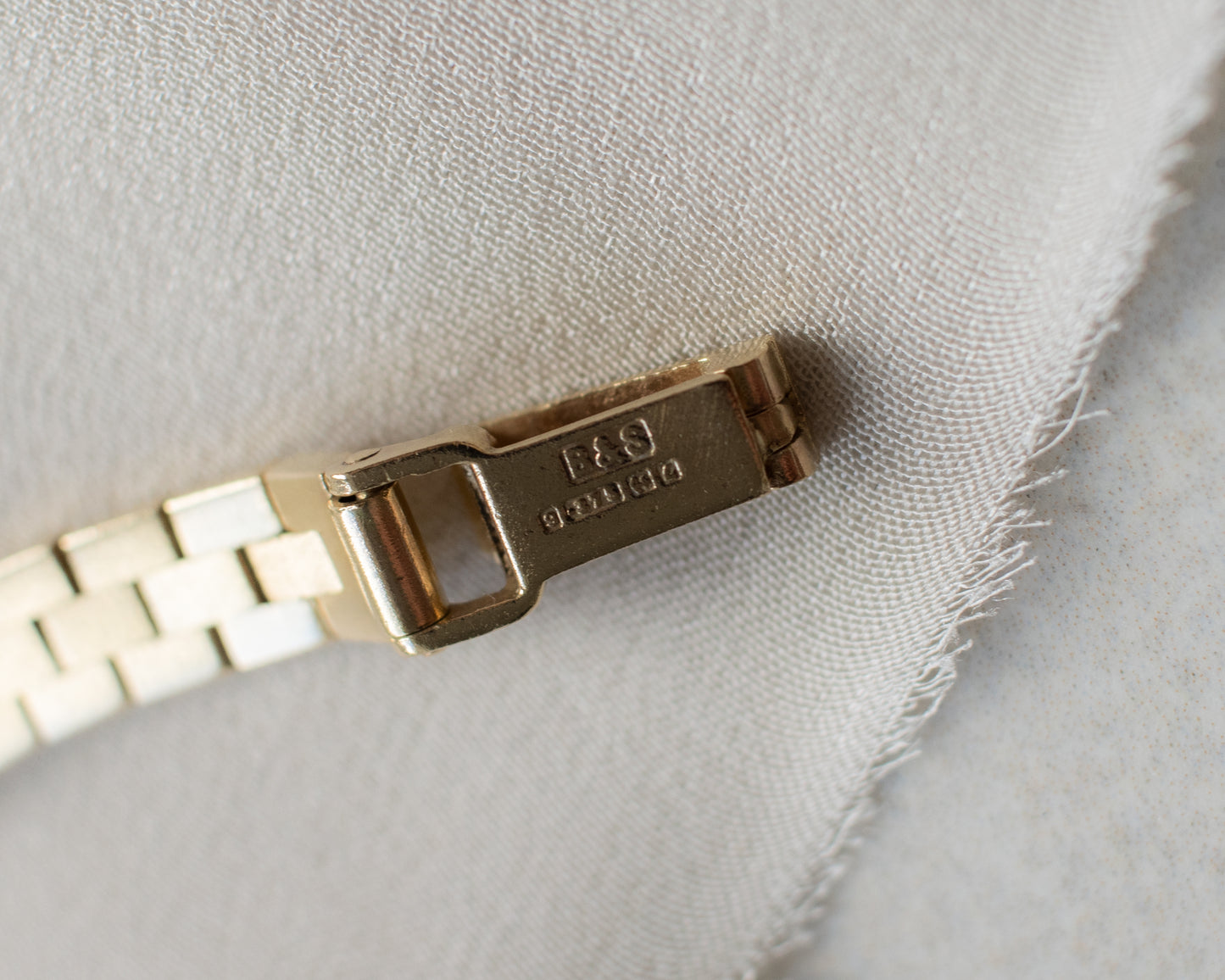 Vintage Omega Ladies 18ct Gold Watch – Circa 1960
