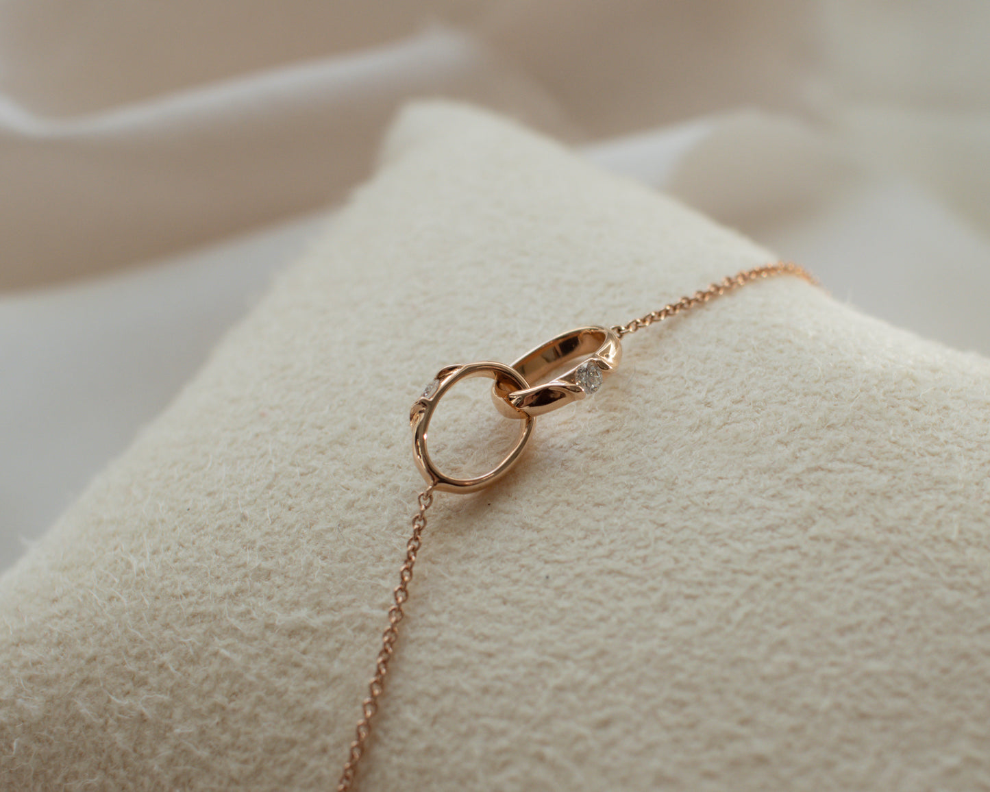 Diamond Interlinked Oval Pendant Bracelet in 18ct Rose Gold
