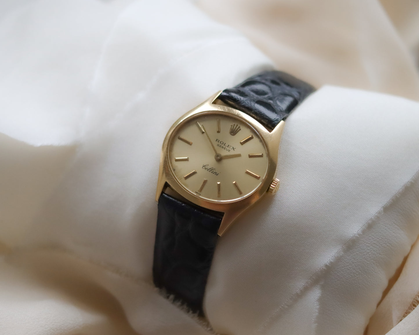 Ladies Rolex Cellini Wristwatch in 18ct gold with gold dial - 1975