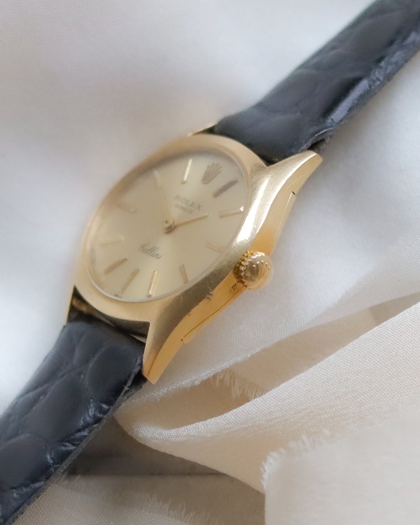 Ladies Rolex Cellini Wristwatch in 18ct gold with gold dial - 1975