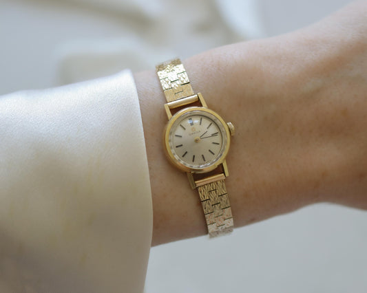 Mint condition 18ct gold Omega watch with 9ct gold bracelet