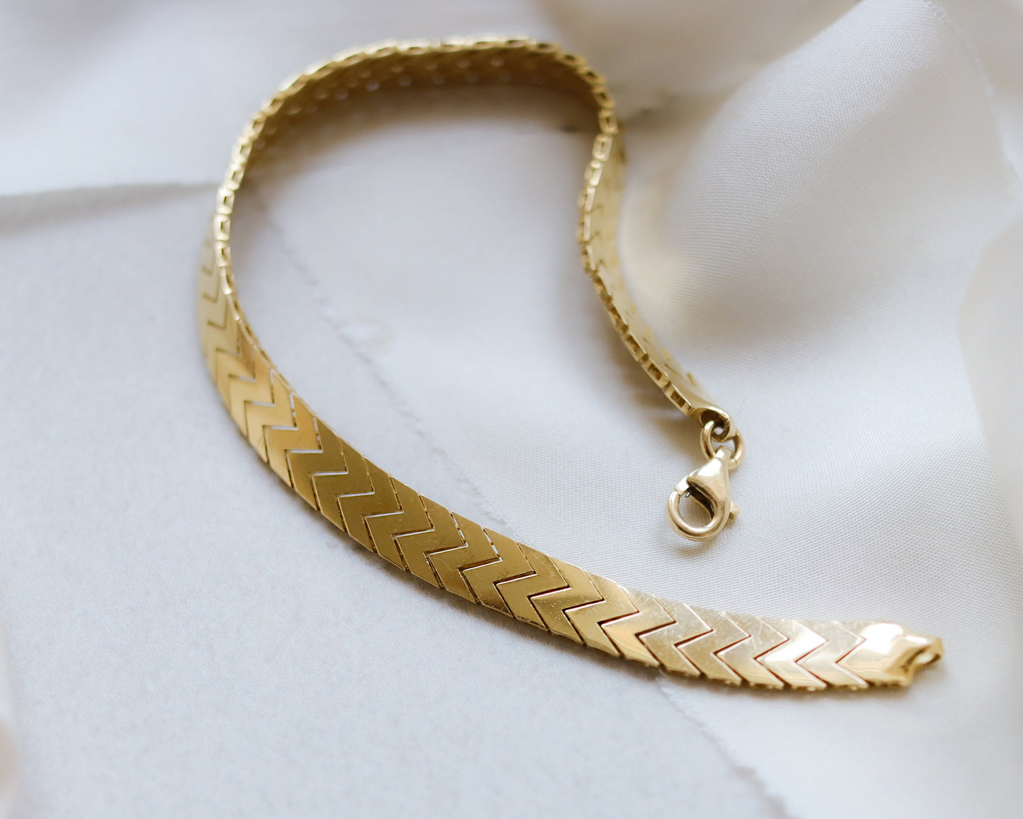18ct gold fancy zig zag link bracelet