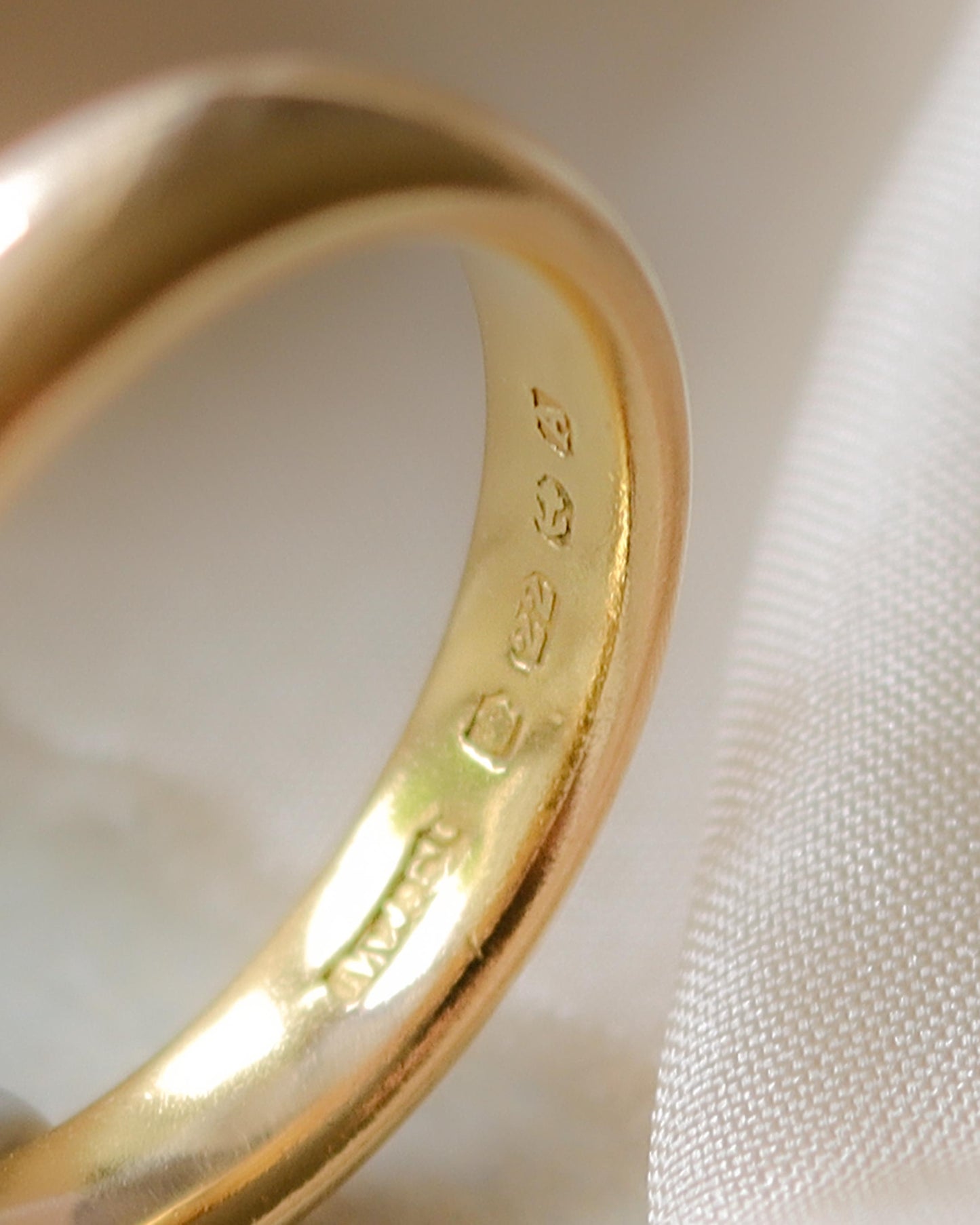 22ct gold 1920's d-shaped band UK O