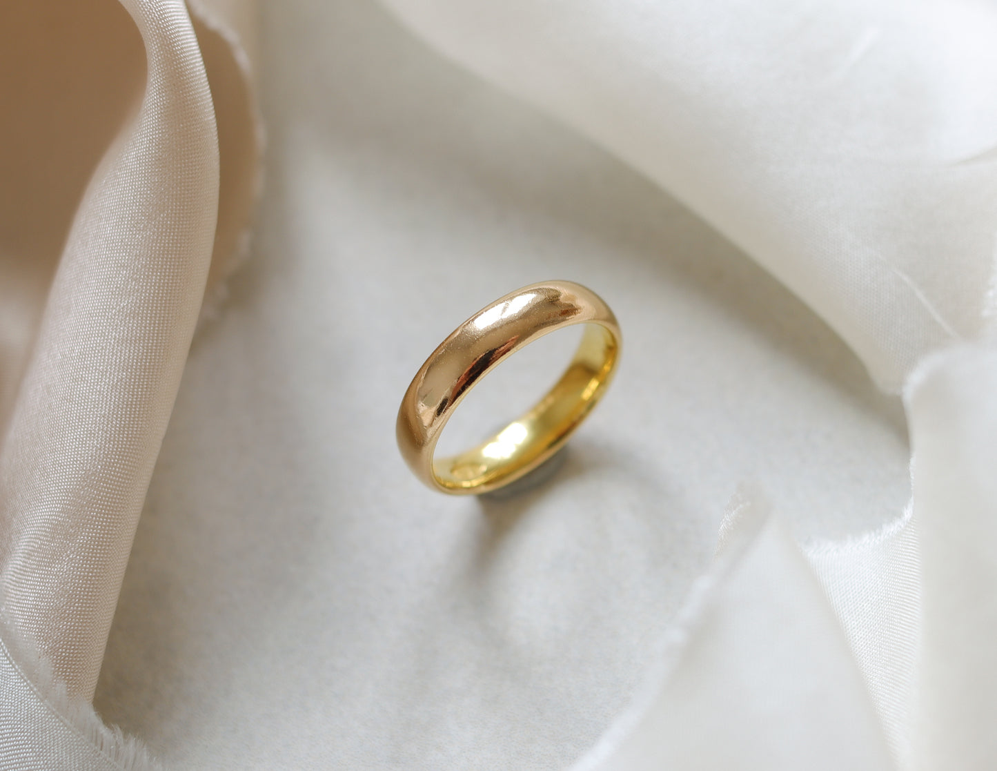 22ct solid d-shape band UK N