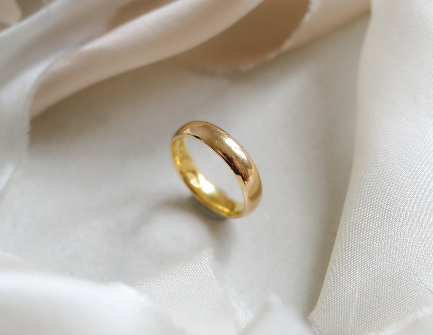 22ct solid d-shape band UK N
