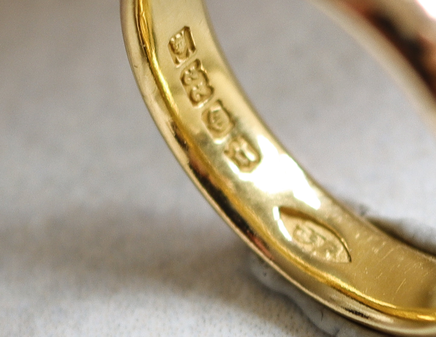 22ct solid d-shape band UK N