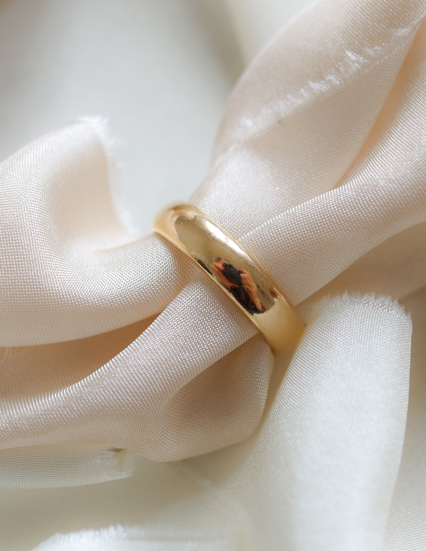 22ct solid d-shape band UK N