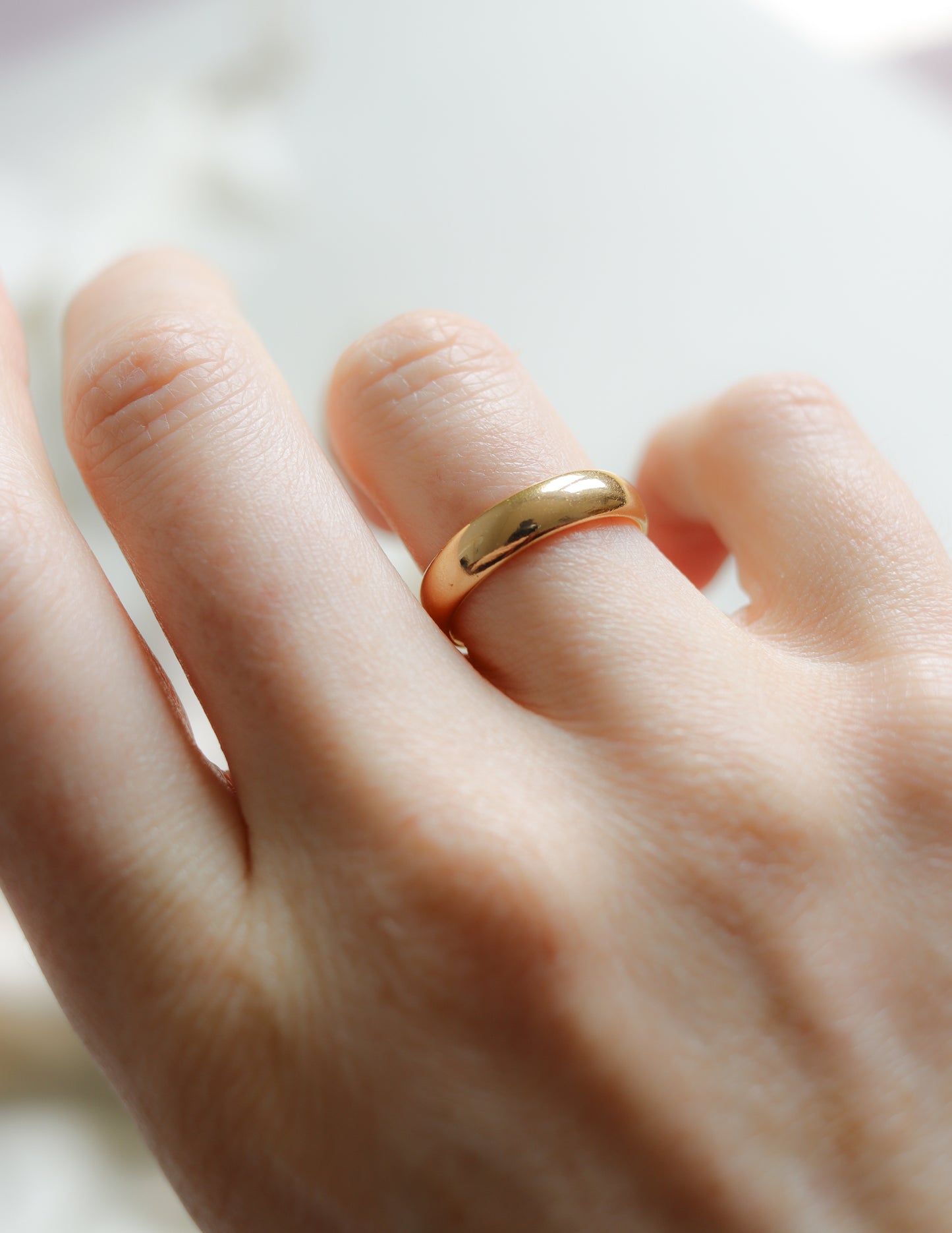 22ct solid d-shape band UK N
