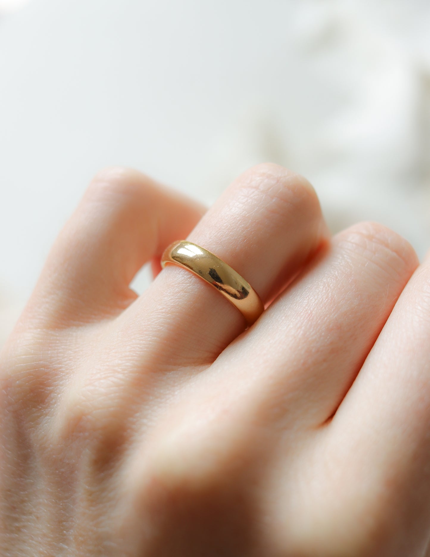 22ct solid d-shape band UK N