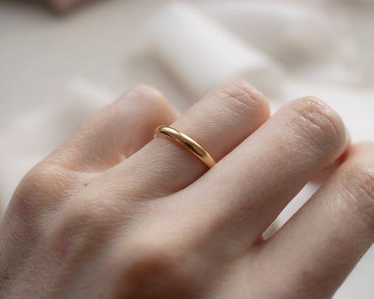22ct yellow gold doughnut d-shape band UK M