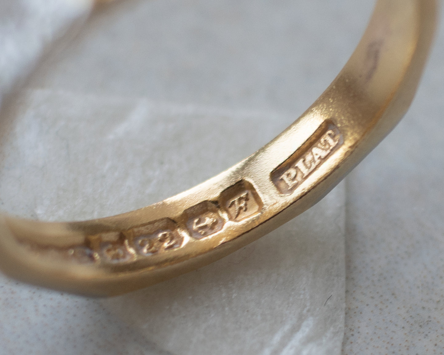 Vintage 1955 22ct Gold & Platinum Octagonal Band Ring
