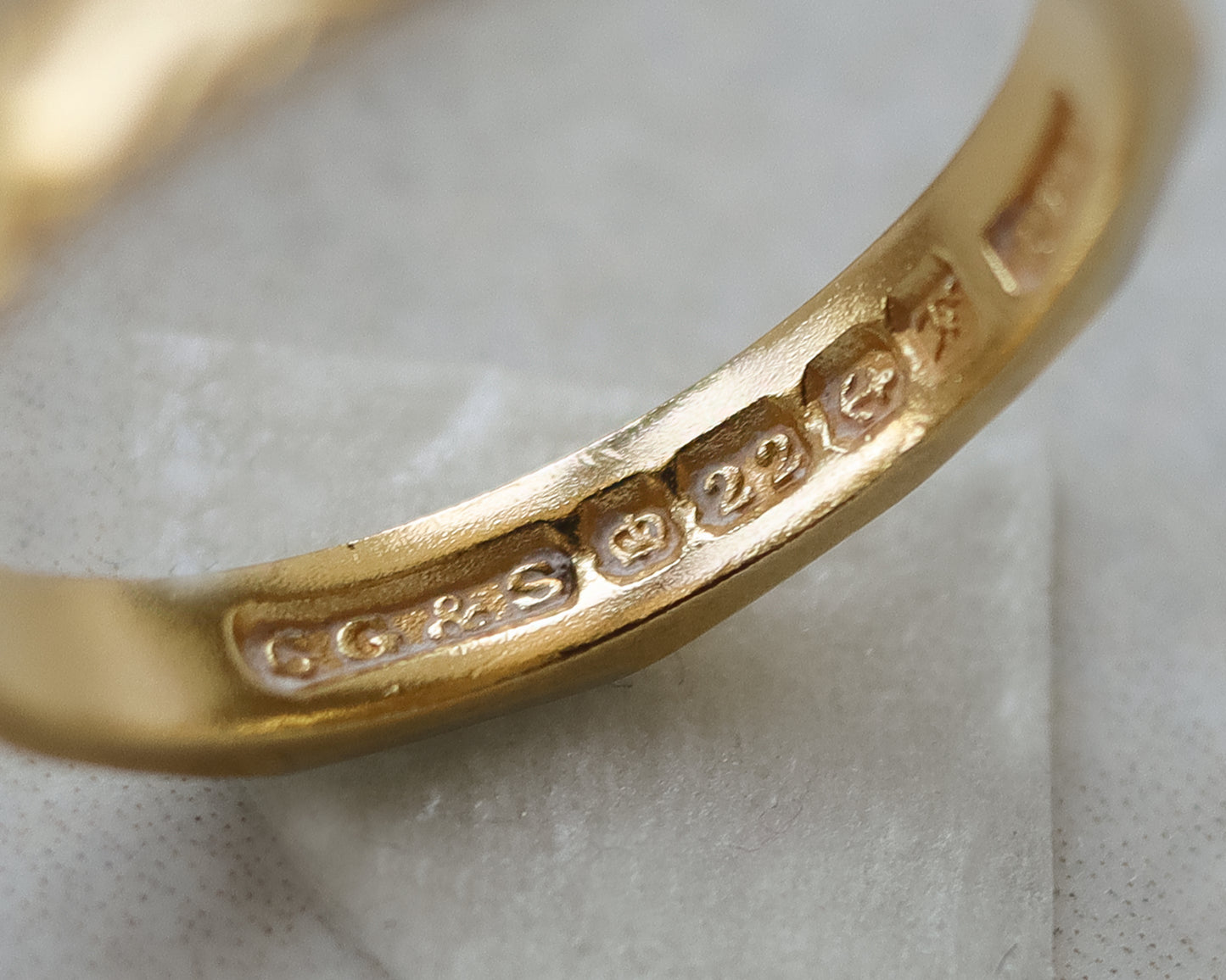 Vintage 1955 22ct Gold & Platinum Octagonal Band Ring