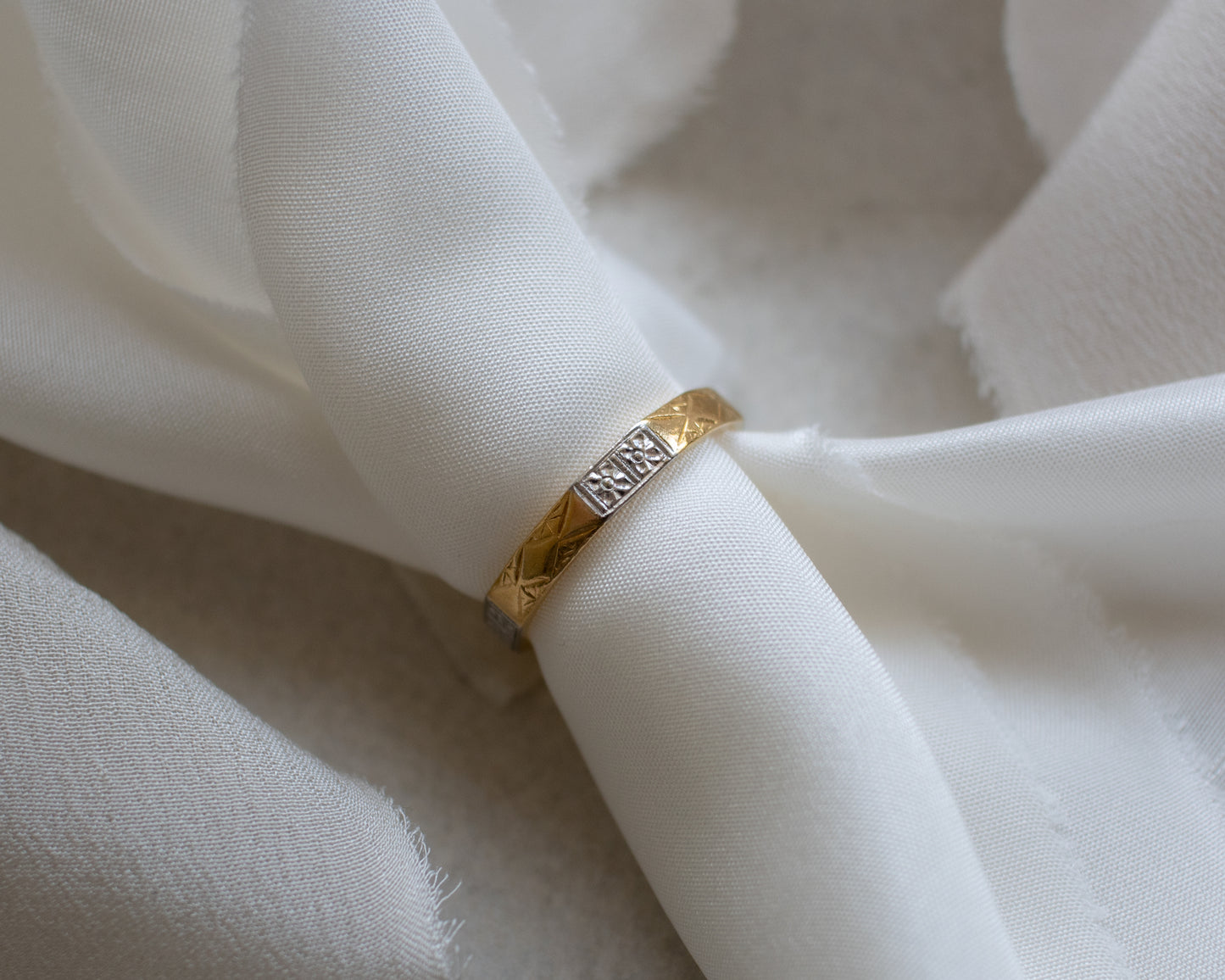 Vintage 1955 22ct Gold & Platinum Octagonal Band Ring