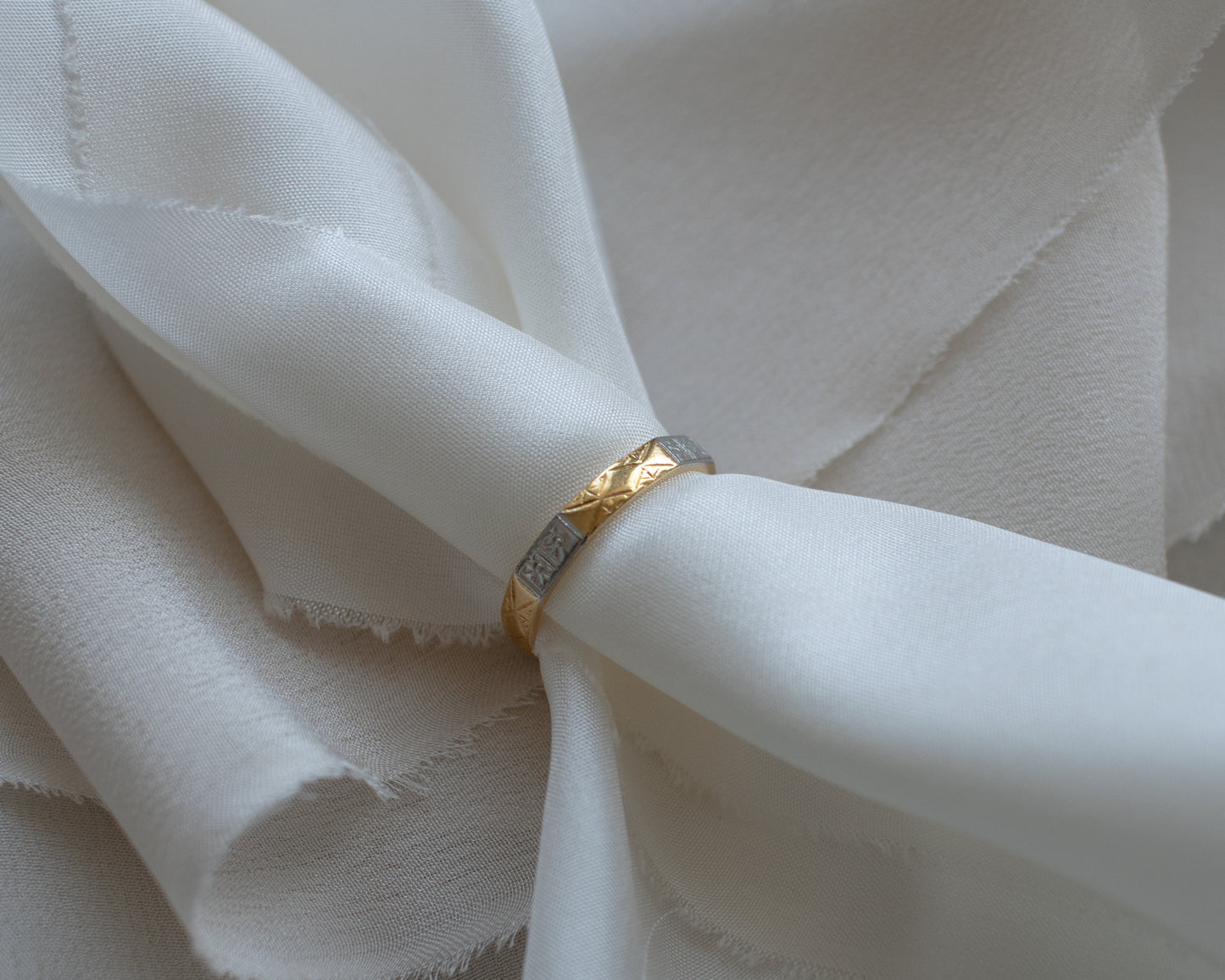 Vintage 1955 22ct Gold & Platinum Octagonal Band Ring
