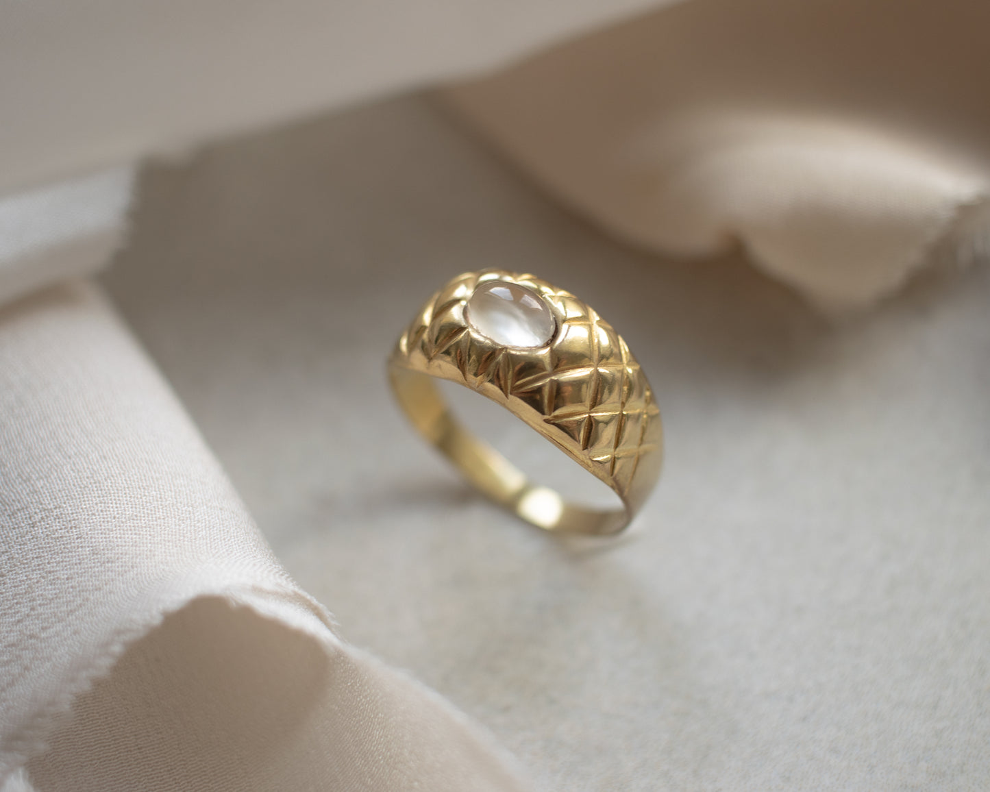 Vintage 8ct Yellow Gold Moonstone Ring - UK Q