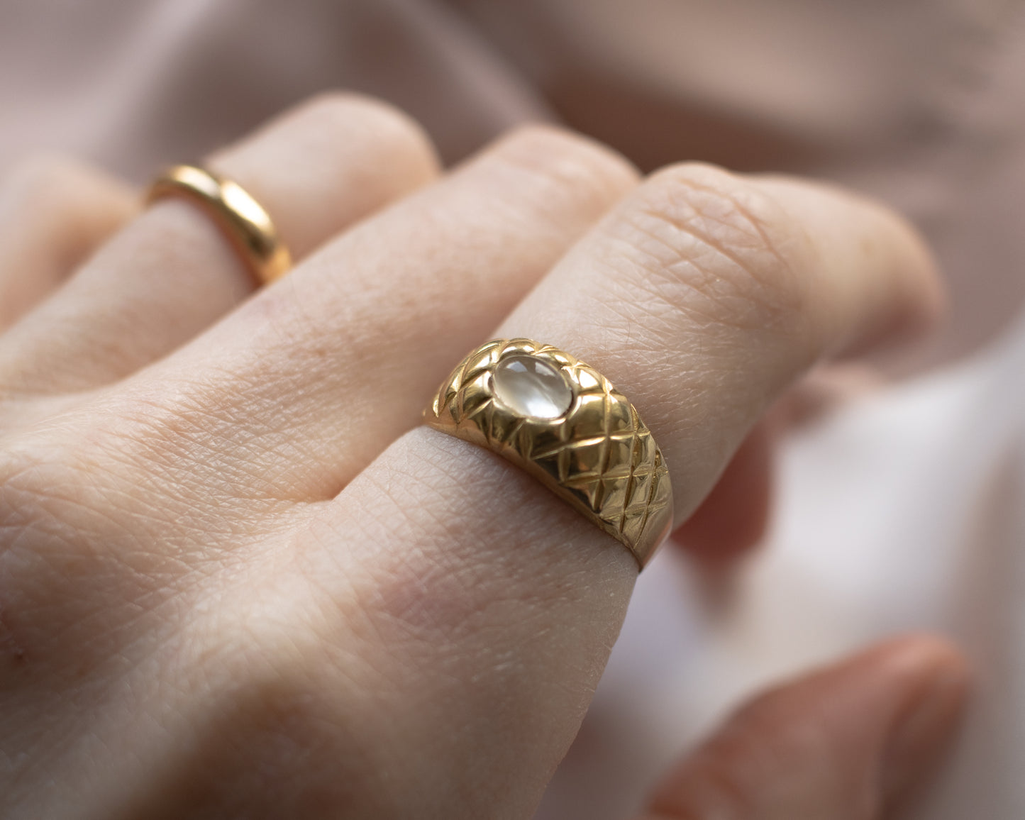 Vintage 8ct Yellow Gold Moonstone Ring - UK Q