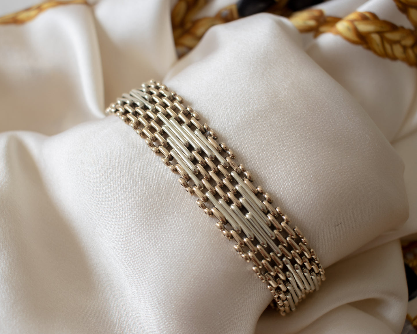 Vintage 1968 9ct Gold Wide Gate Bracelet - 34g Heart Padlock