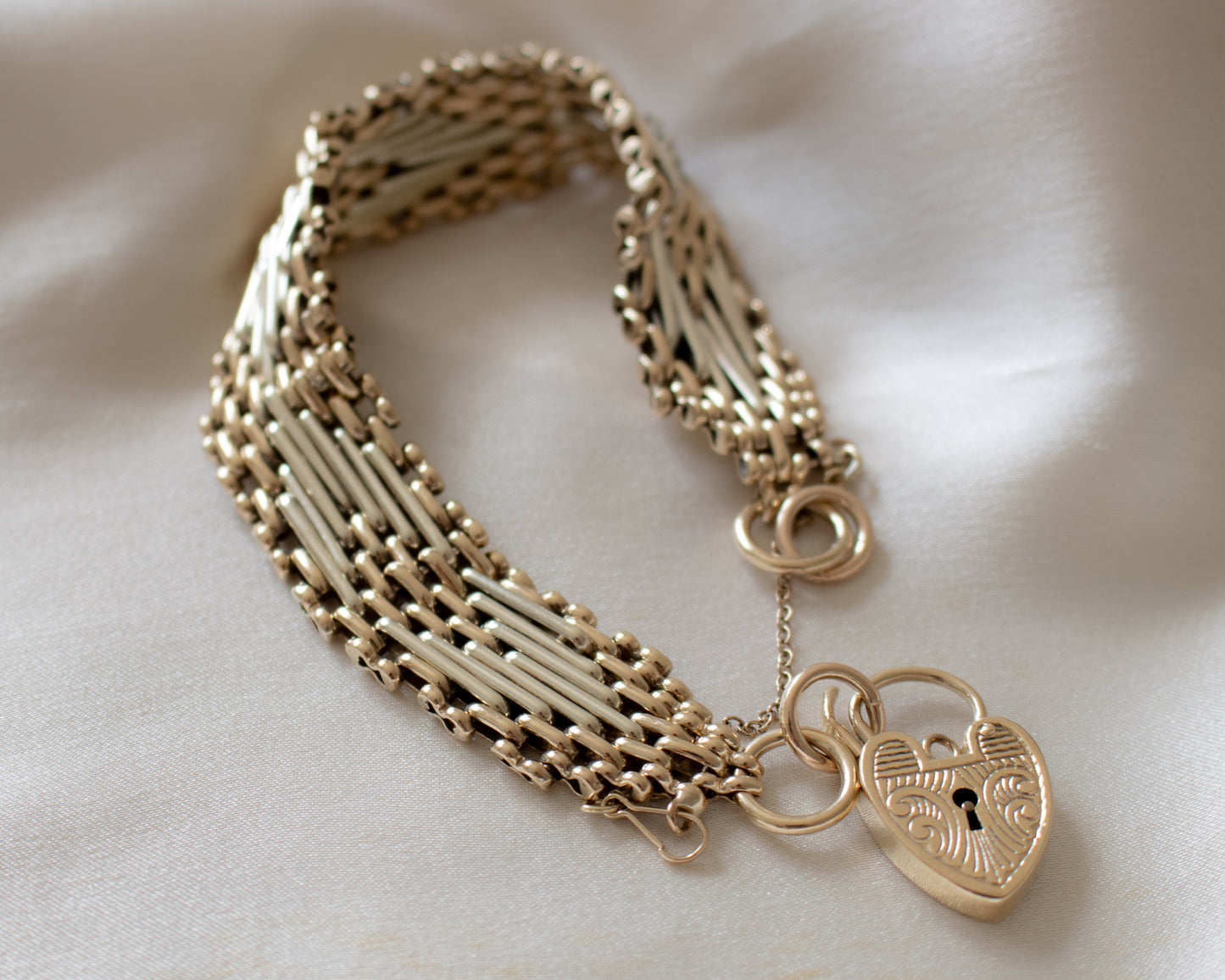 Vintage 1968 9ct Gold Wide Gate Bracelet - 34g Heart Padlock