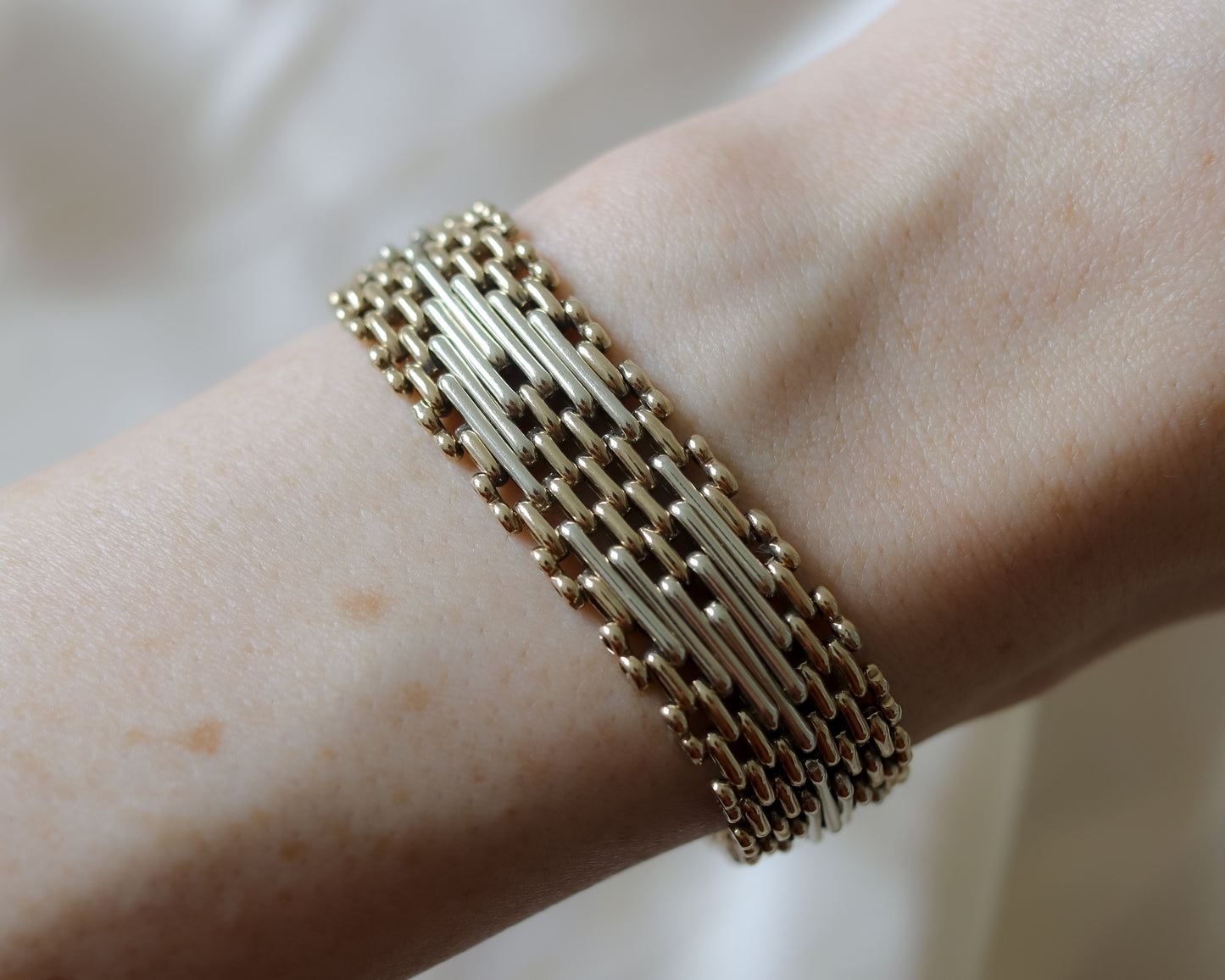 Vintage 1968 9ct Gold Wide Gate Bracelet - 34g Heart Padlock
