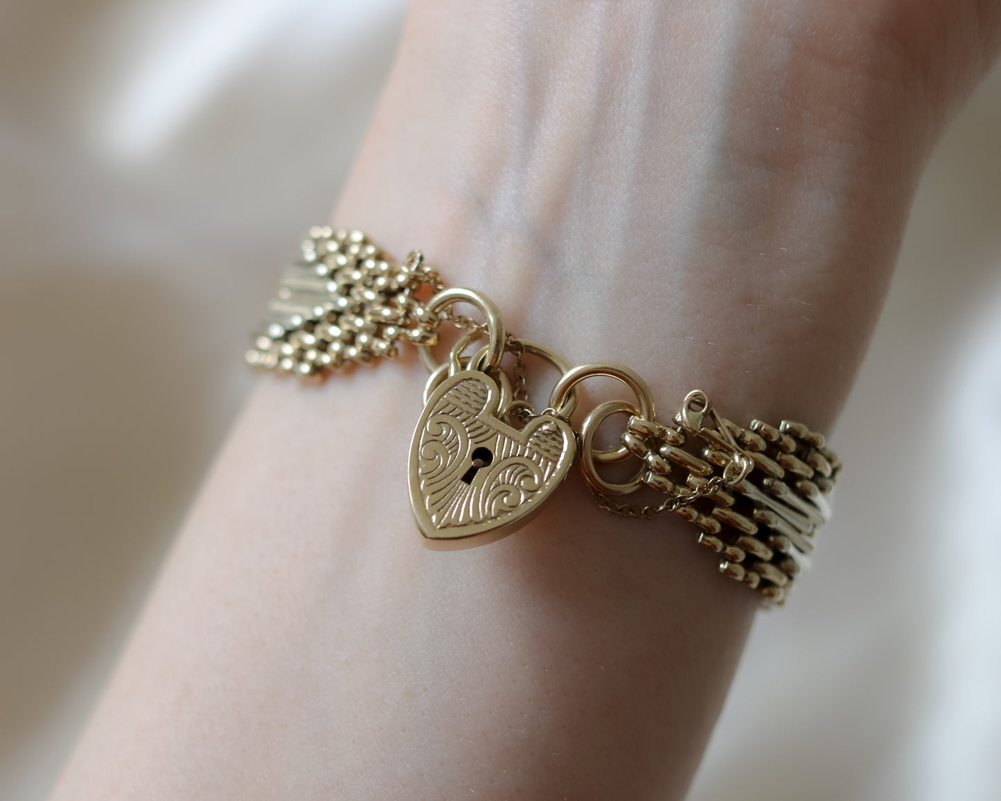 Vintage 1968 9ct Gold Wide Gate Bracelet - 34g Heart Padlock