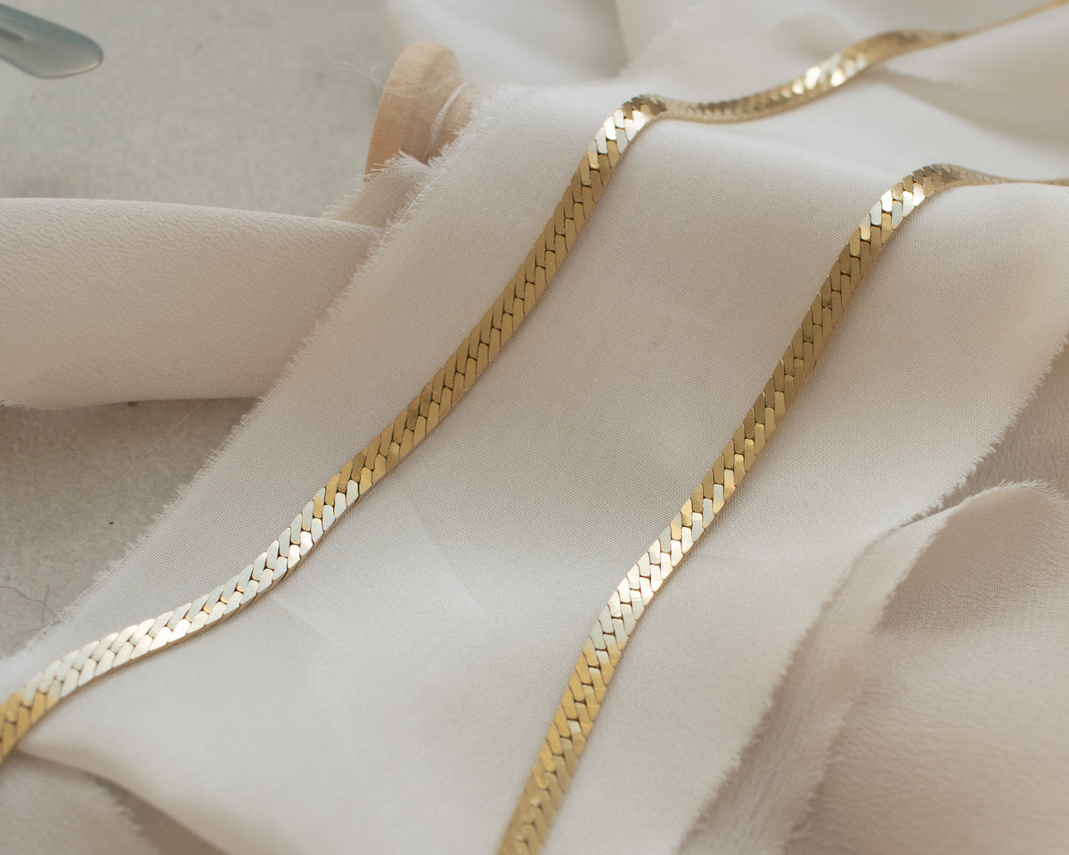 Vintage 9ct Gold Flat Curb Link Necklace | 60cm, 17.4g, 1981