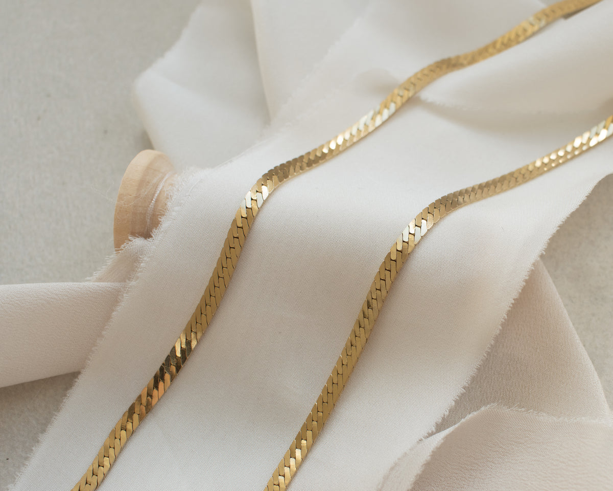 Vintage 9ct Gold Flat Curb Link Necklace | 60cm, 17.4g, 1981