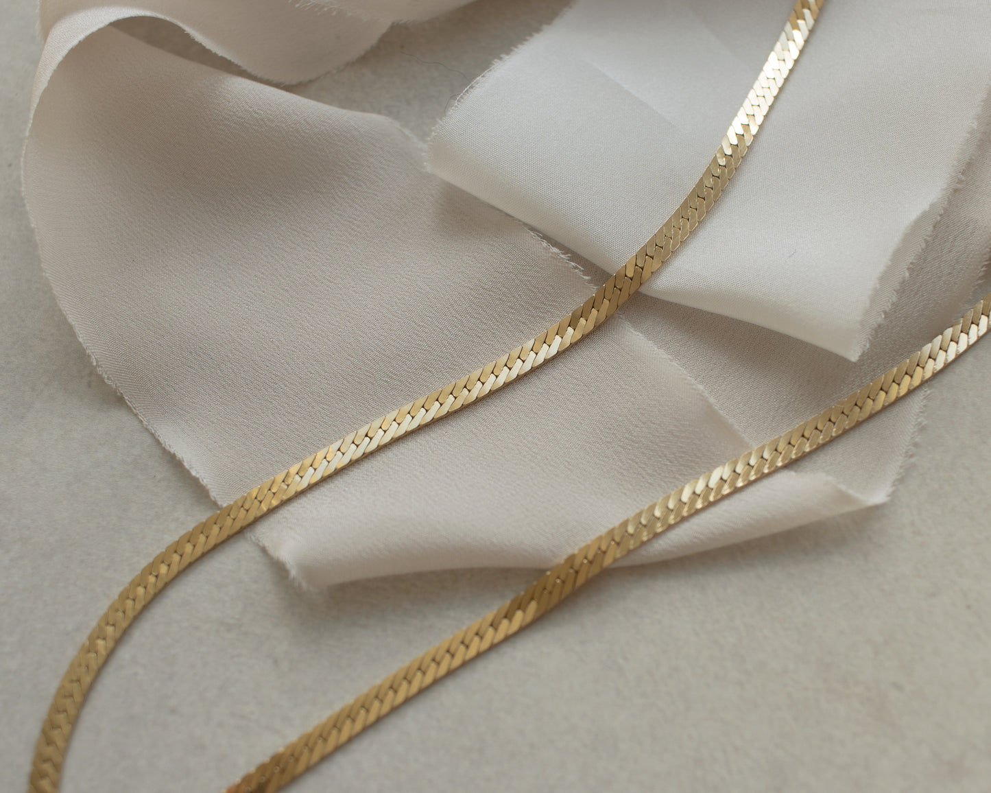 Vintage 9ct Gold Flat Curb Link Necklace | 60cm, 17.4g, 1981