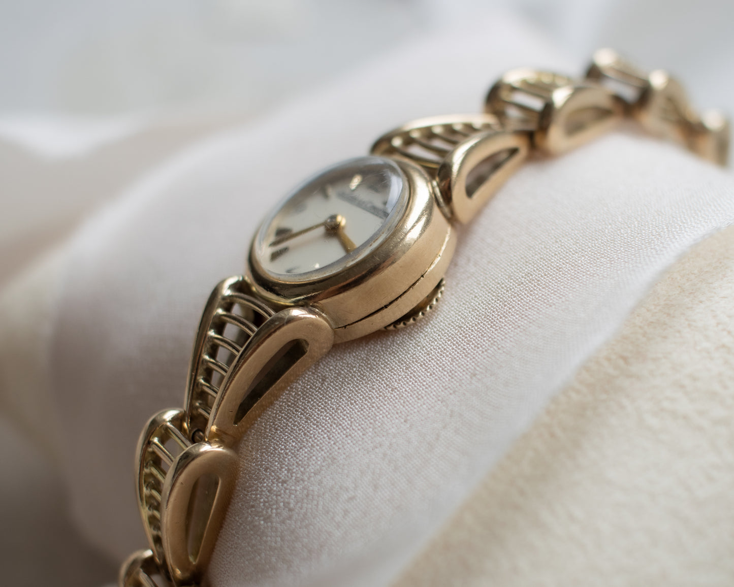 Vintage Jaeger-LeCoultre Ladies’ 9ct Gold Bracelet Watch | c.1960