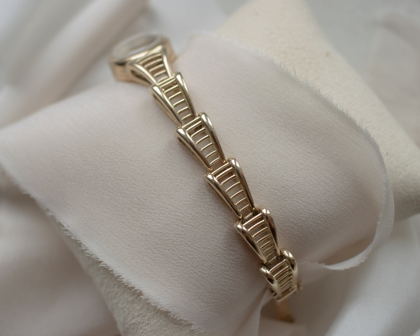 Vintage Jaeger-LeCoultre Ladies’ 9ct Gold Bracelet Watch | c.1960