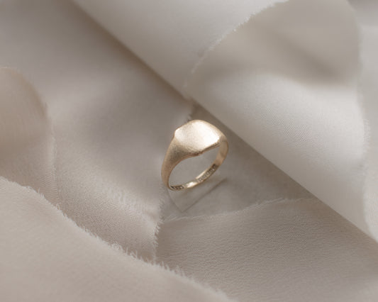 9ct brushed yellow gold pinkie signet ring - UK E.5