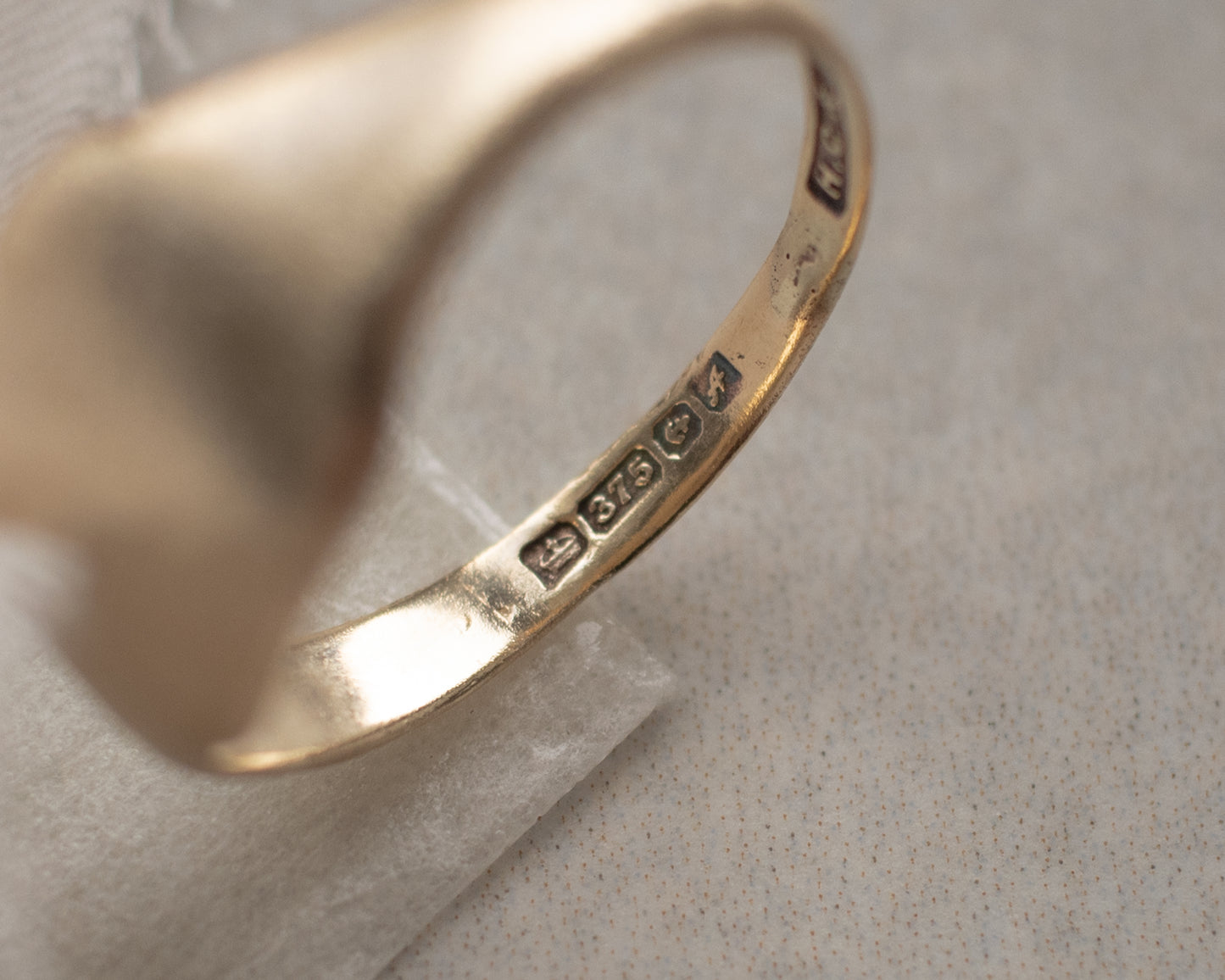 9ct brushed yellow gold pinkie signet ring - UK E.5