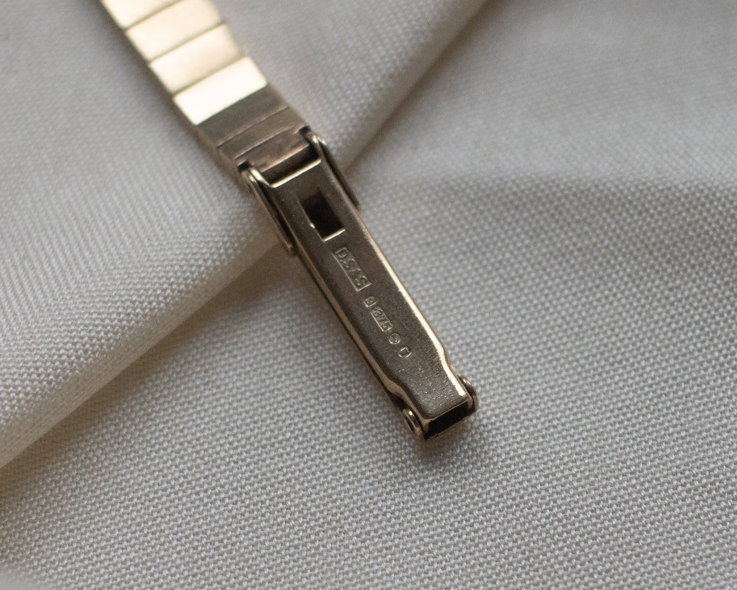 Vintage Rolex Ladies 9ct Gold Watch scaled Integral Bracelet  - 1965