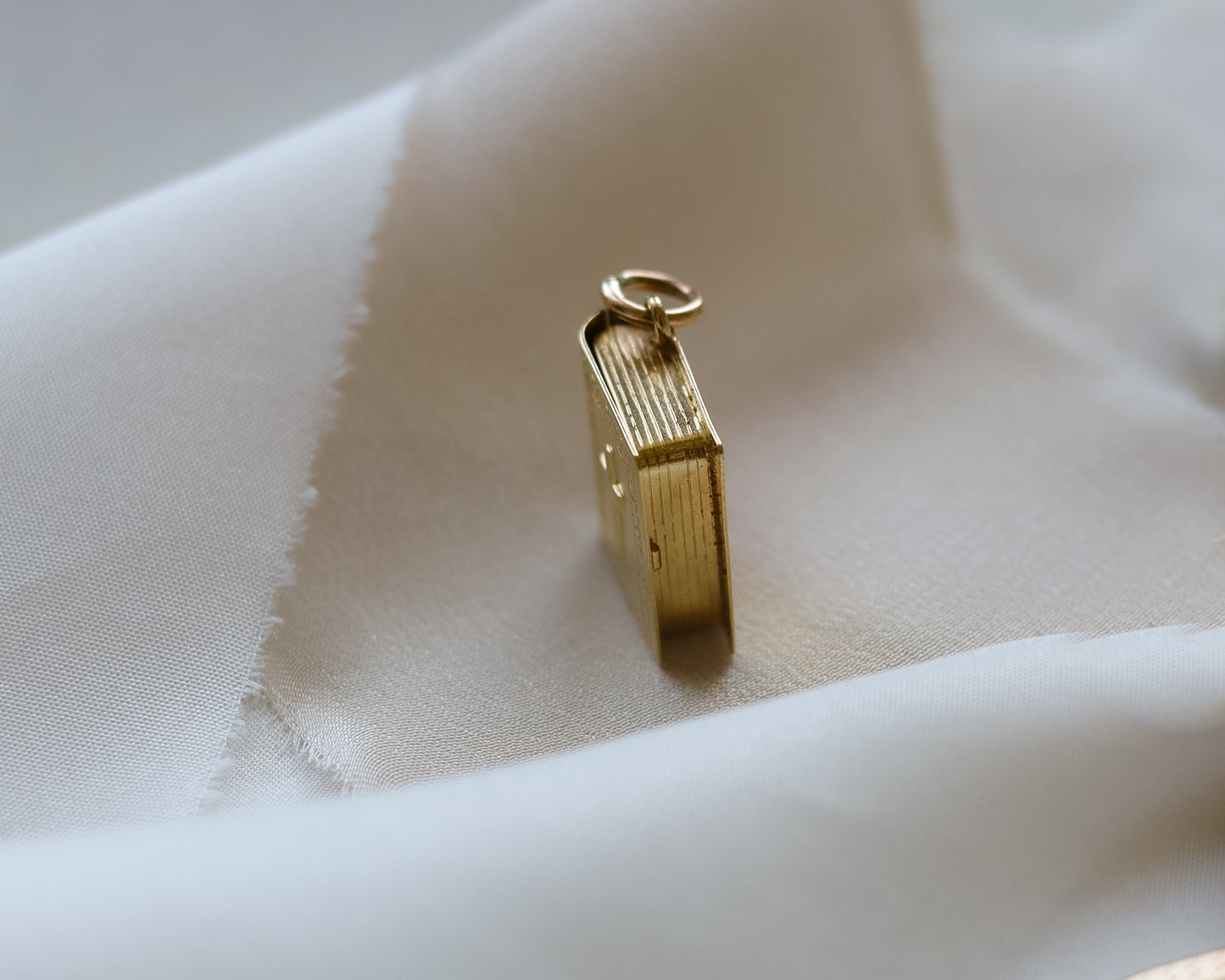 Vintage 1967 9ct Gold Bible Locket Pendant