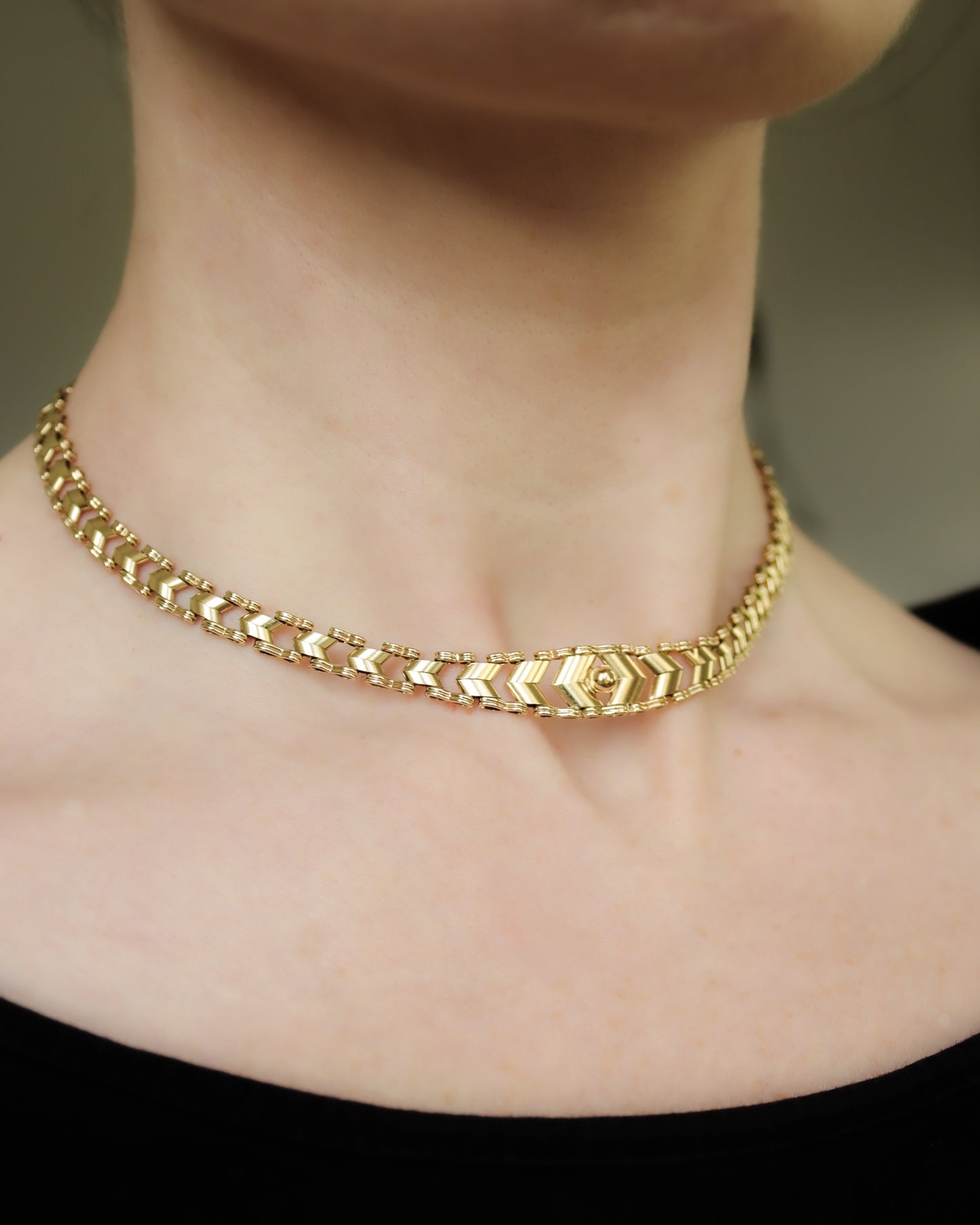 Vintage 9ct Gold Chevron Choker Necklace (1976)