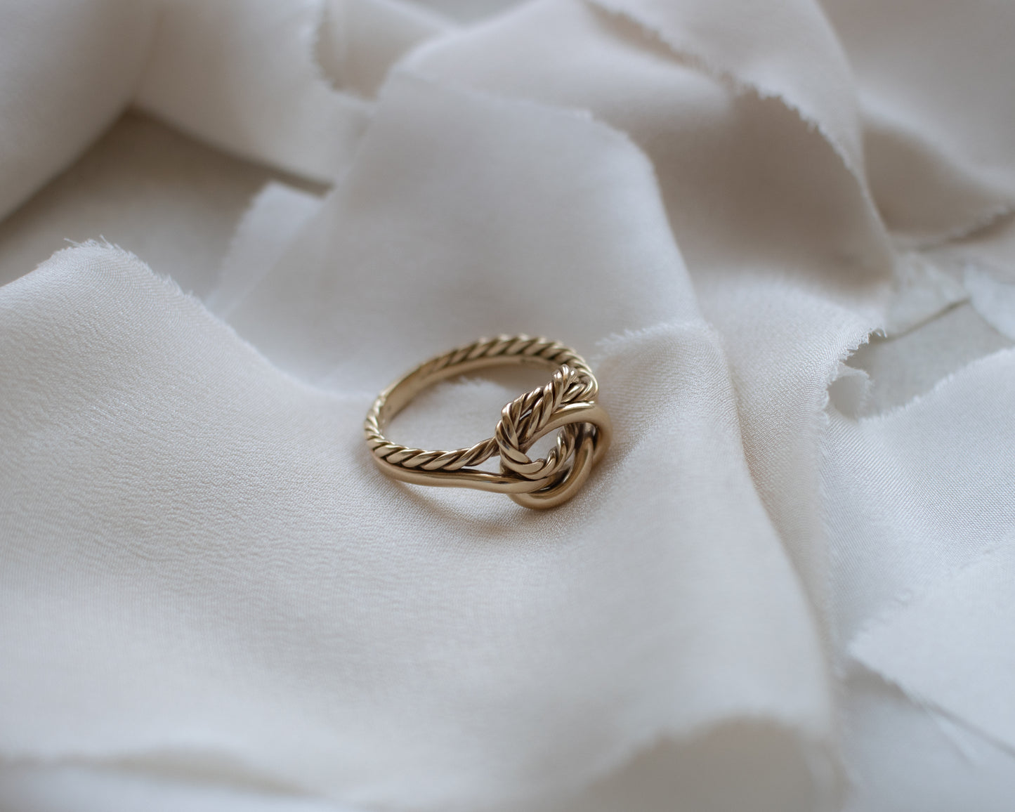Vintage 9ct Gold Double Knot Ring from 1977 - UK P 1/2