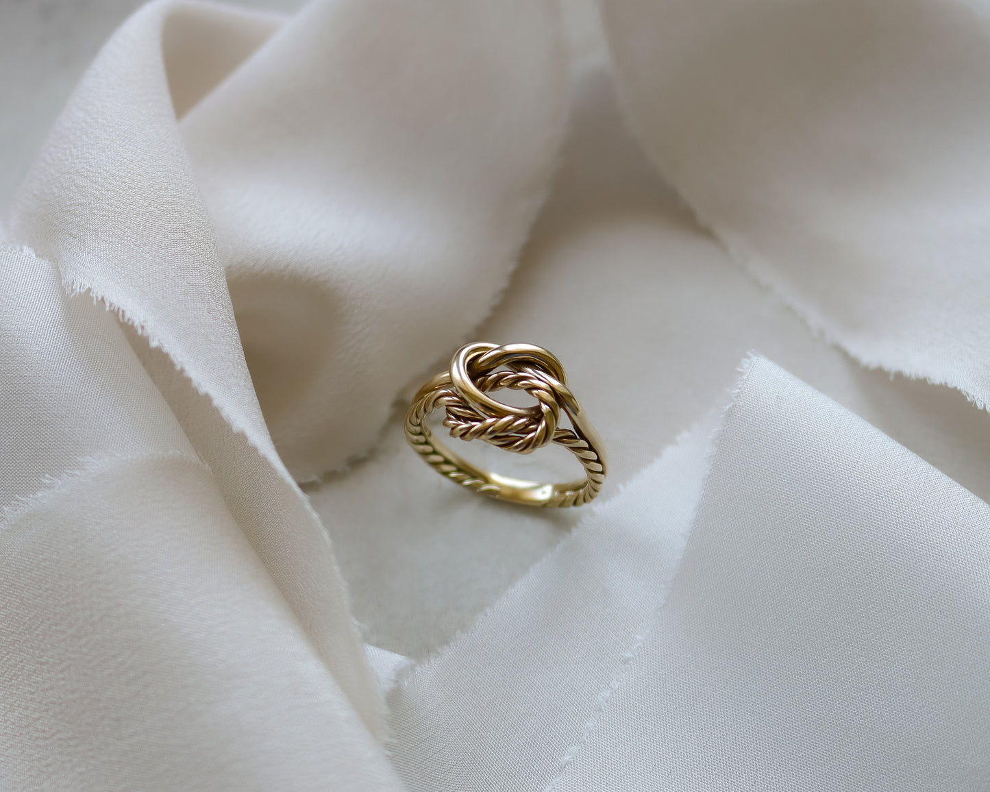 Vintage 9ct Gold Double Knot Ring from 1977 - UK P 1/2