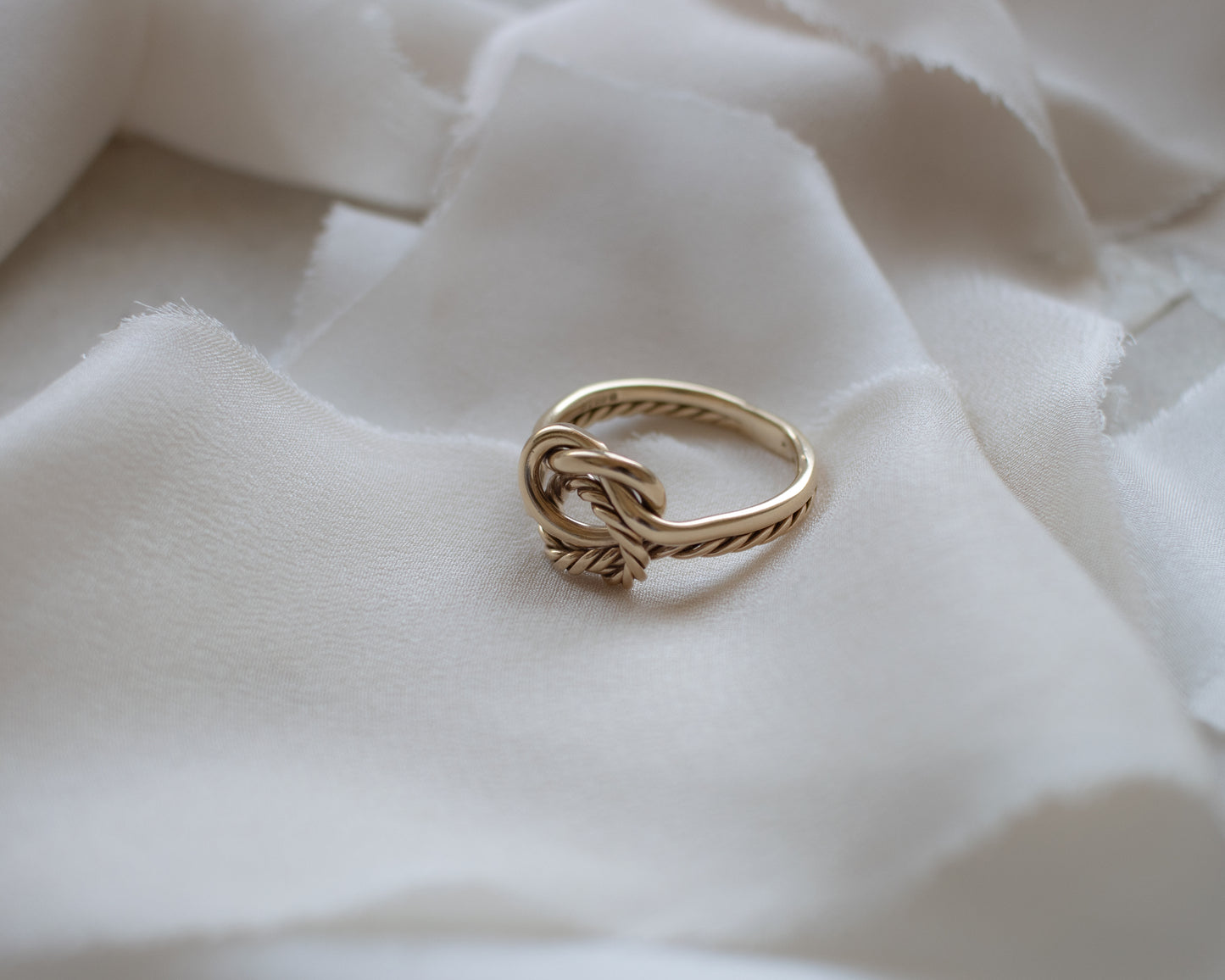 Vintage 9ct Gold Double Knot Ring from 1977 - UK P 1/2