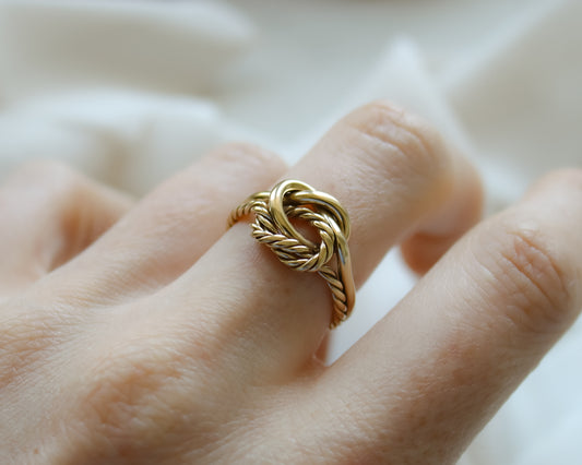 Vintage 9ct Gold Double Knot Ring from 1977 - UK P 1/2