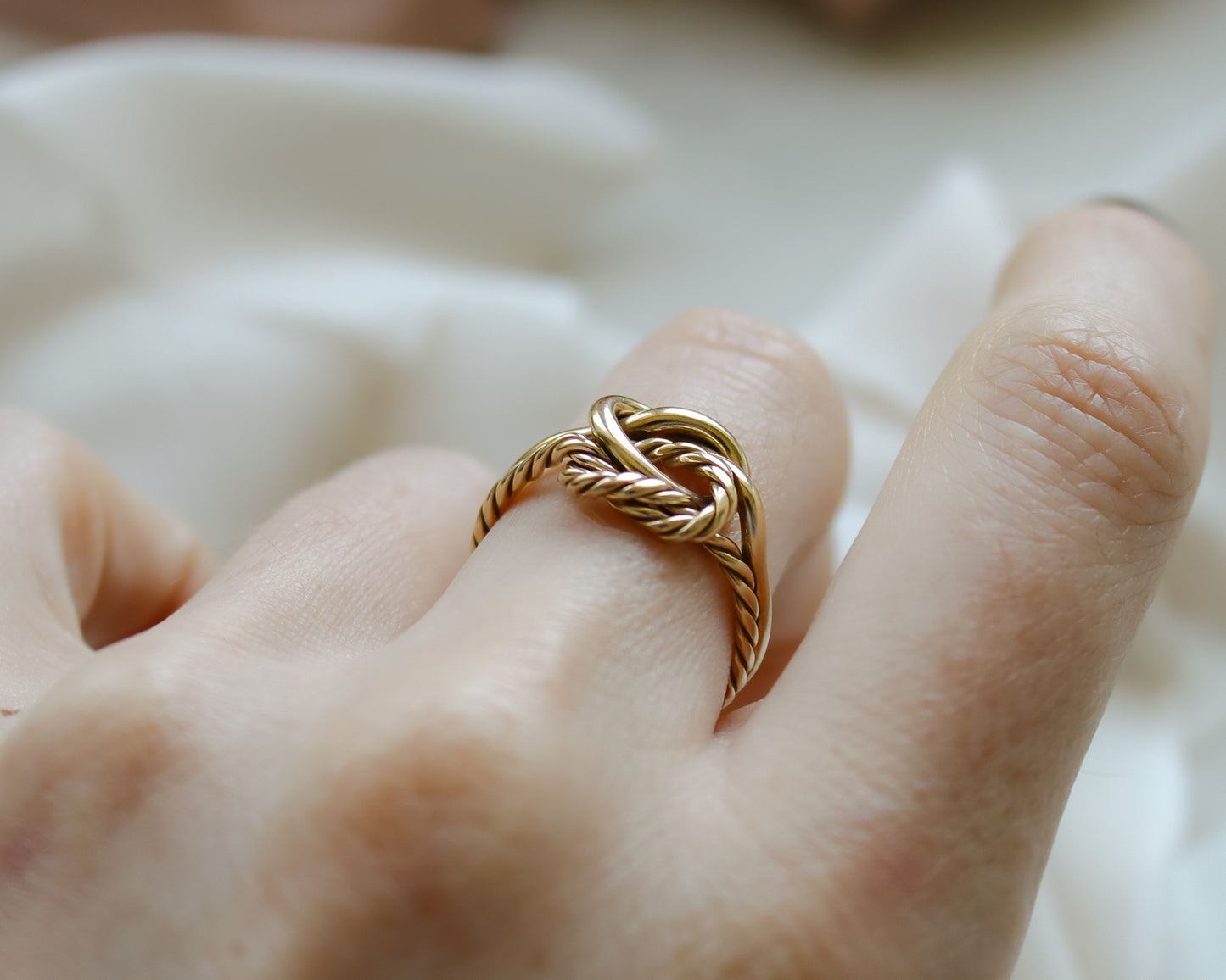 Vintage 9ct Gold Double Knot Ring from 1977 - UK P 1/2